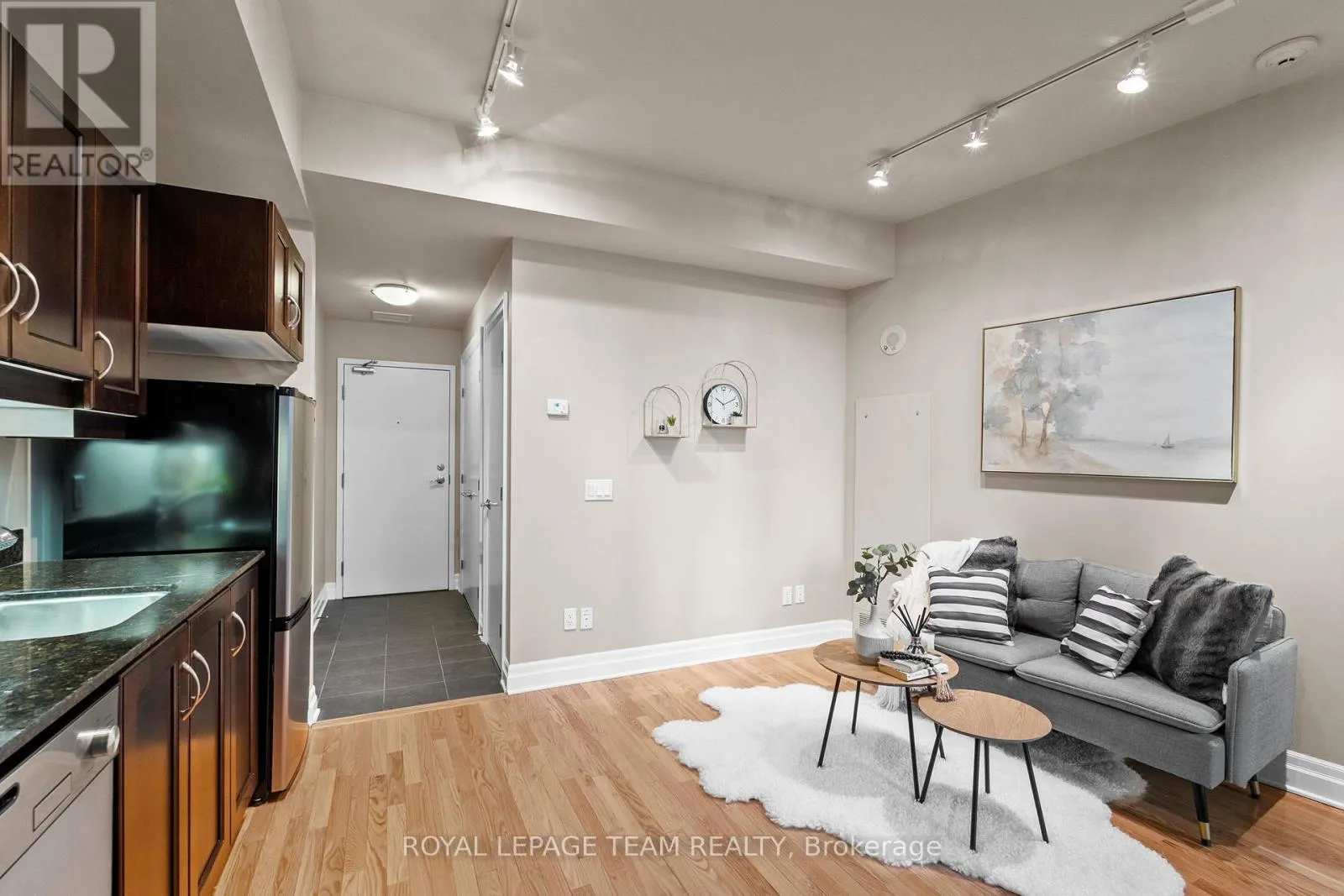 407 - 245 KENT STREET