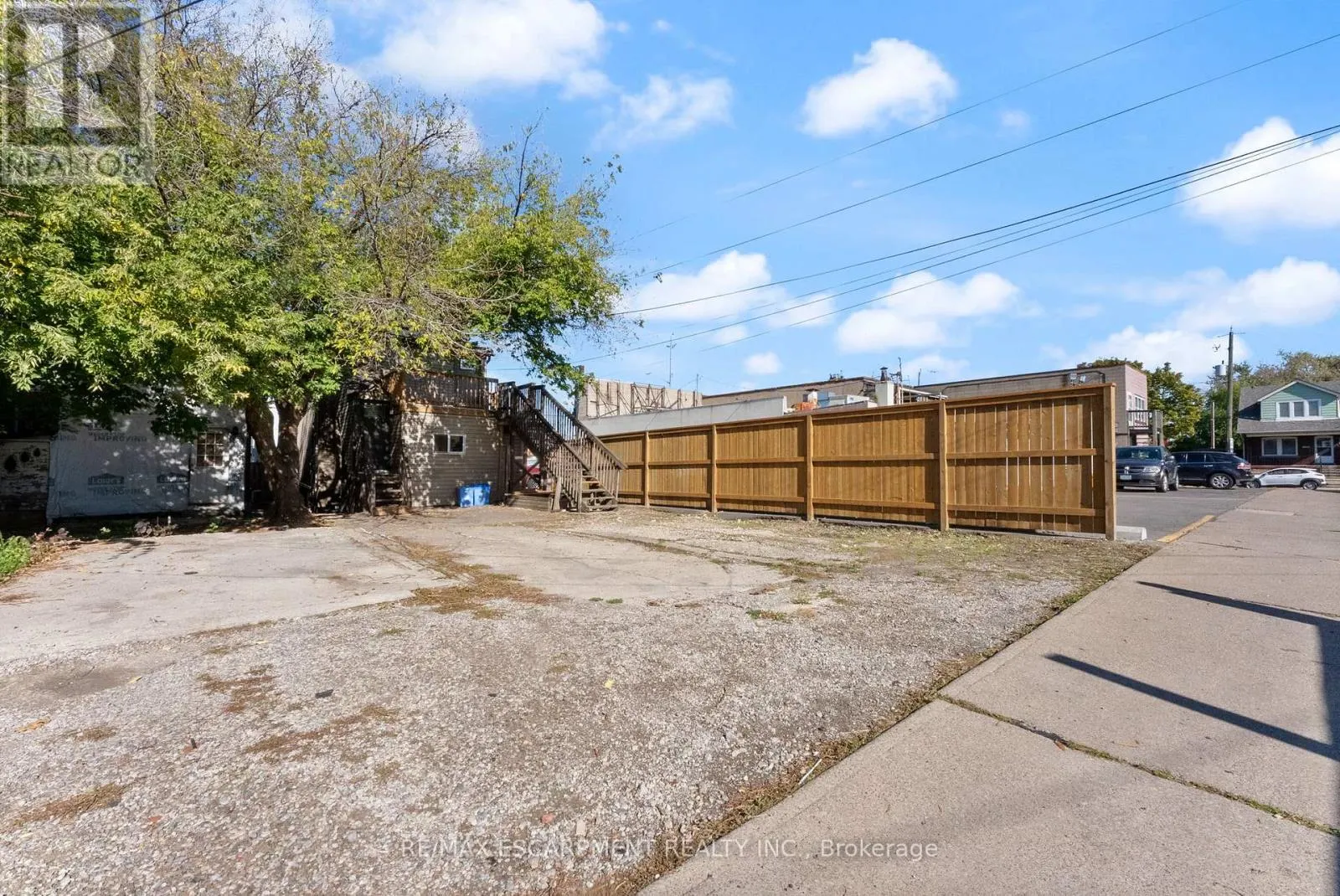 940 BARTON STREET E