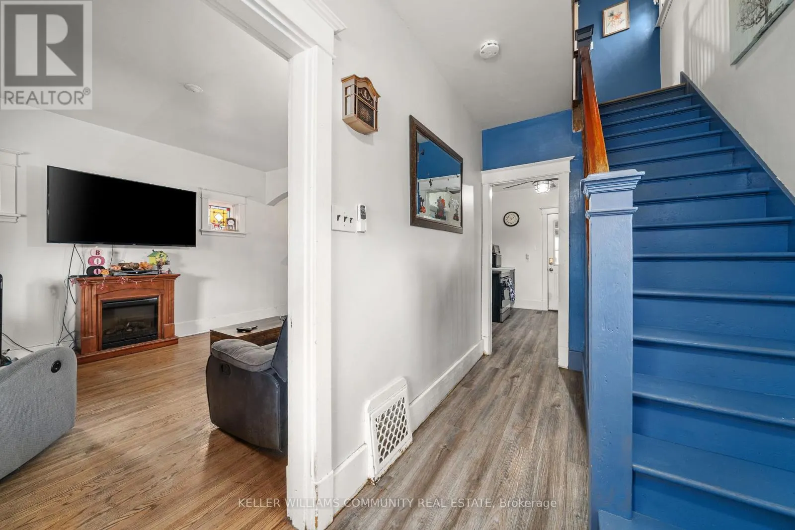 112 LANSDOWNE STREET W