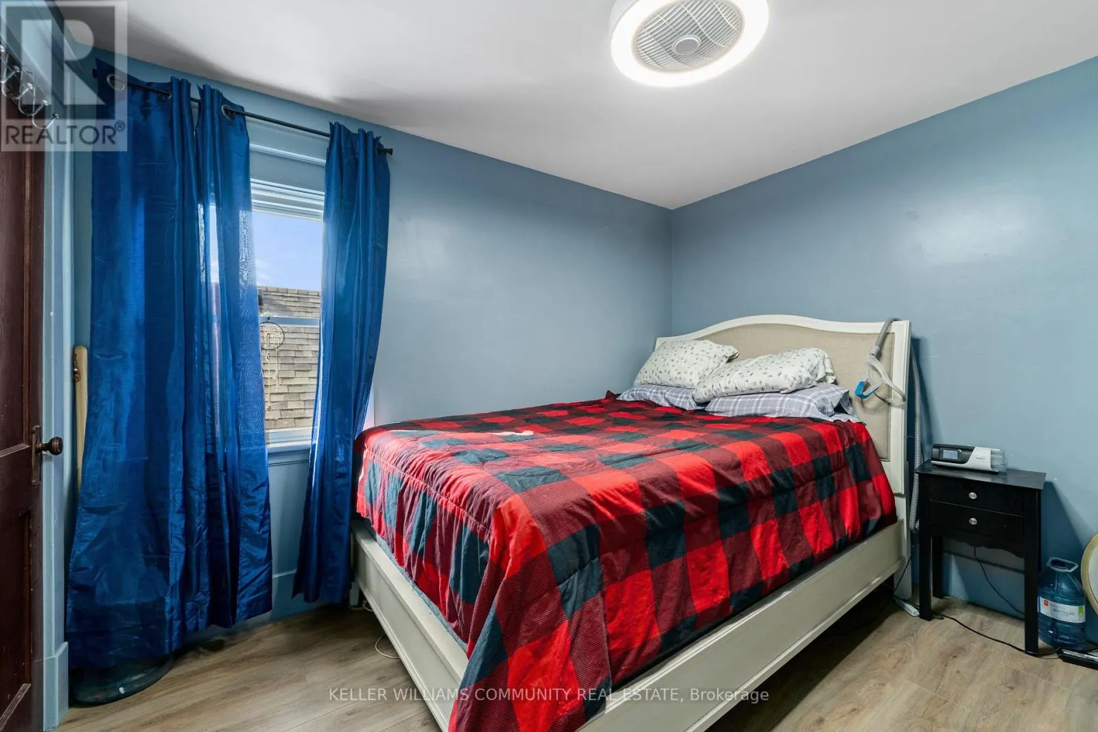 112 LANSDOWNE STREET W