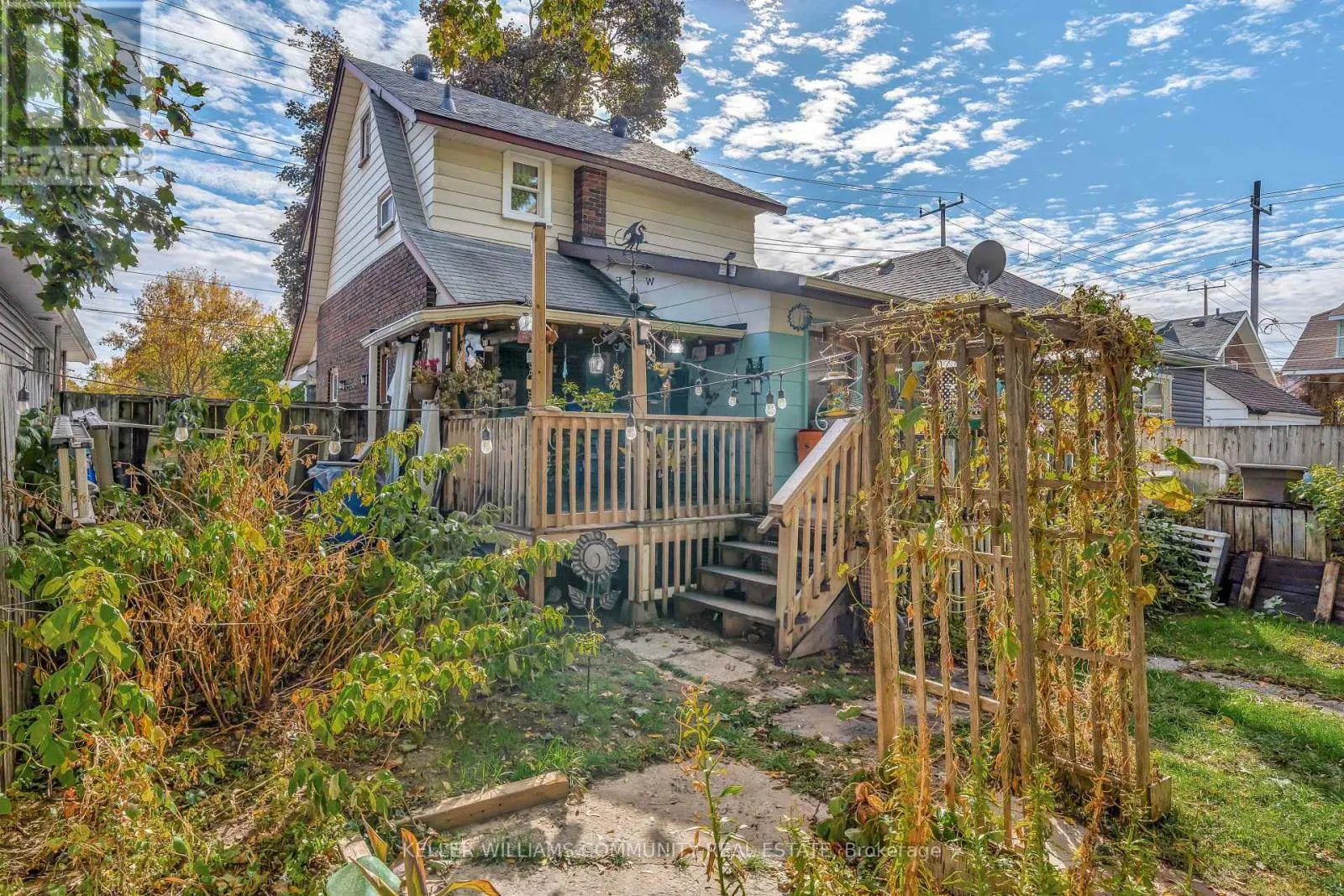 112 LANSDOWNE STREET W