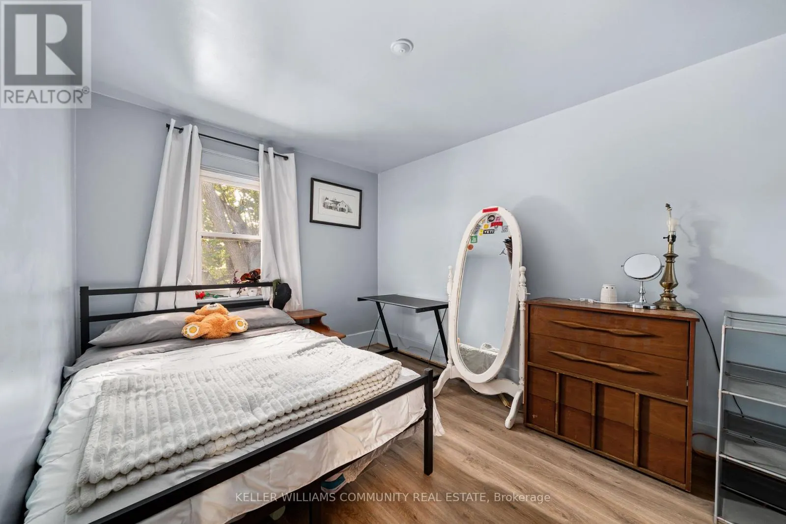 112 LANSDOWNE STREET W