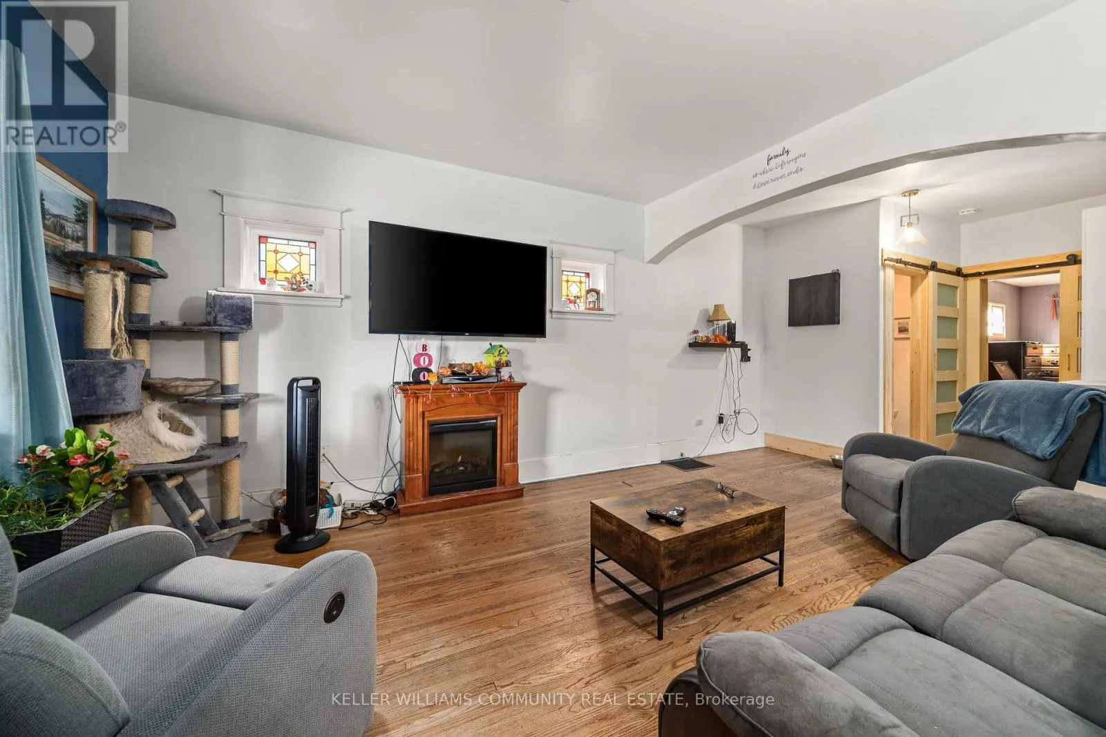 112 LANSDOWNE STREET W