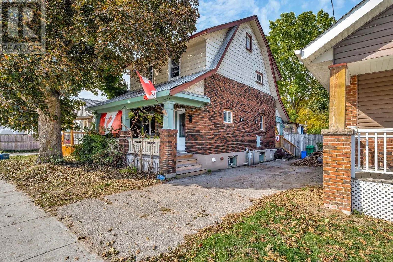 112 LANSDOWNE STREET W