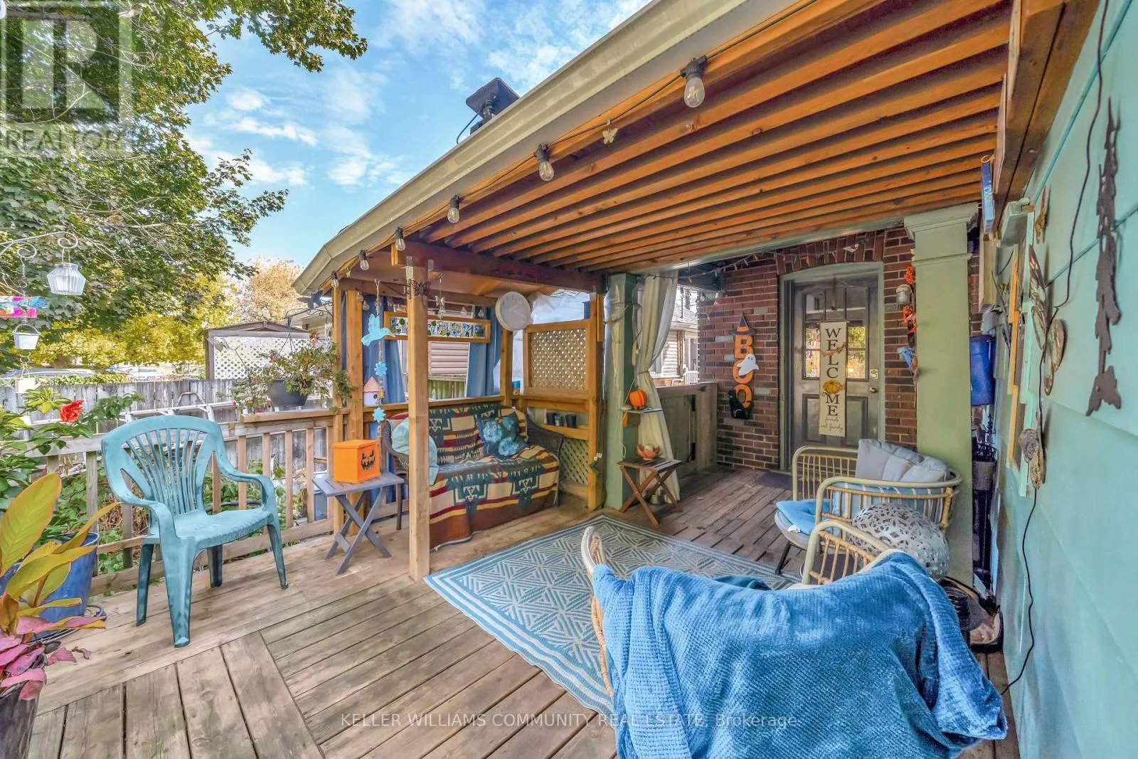 112 LANSDOWNE STREET W