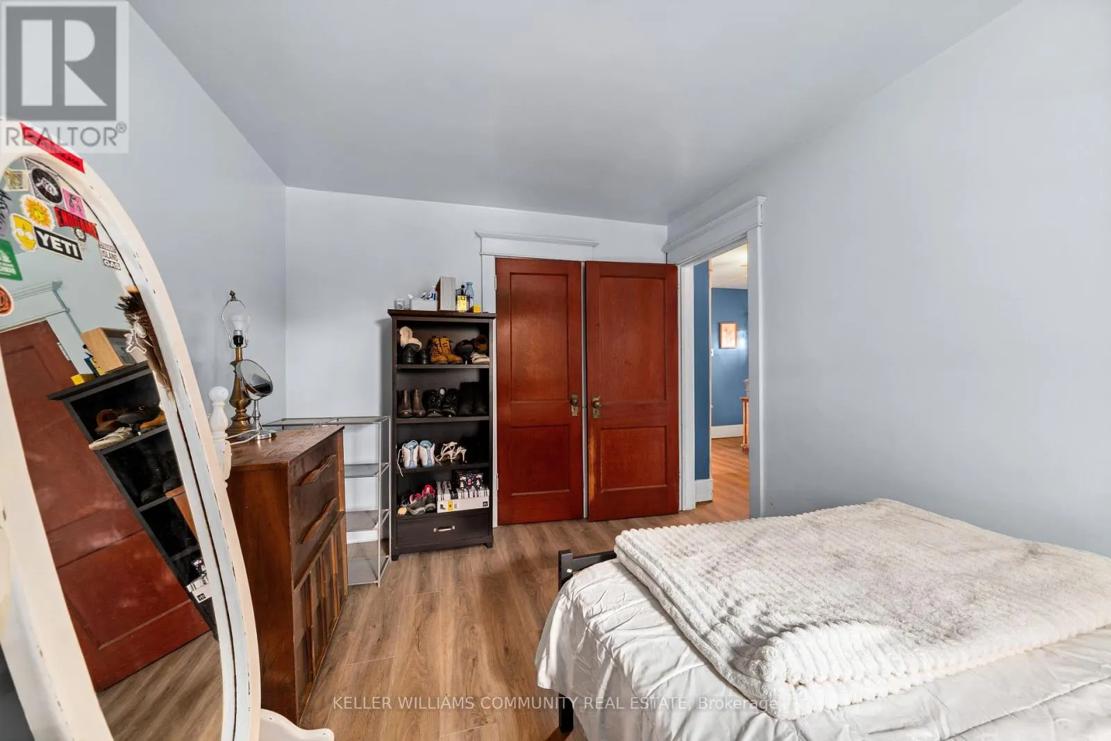 112 LANSDOWNE STREET W