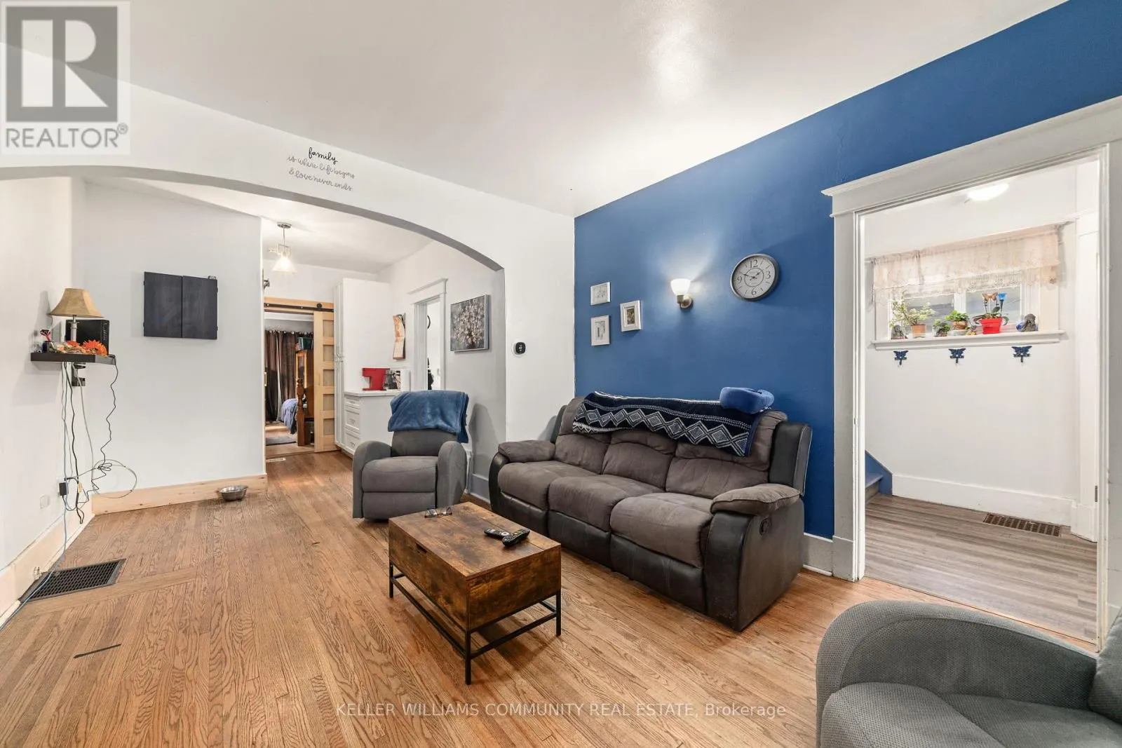 112 LANSDOWNE STREET W