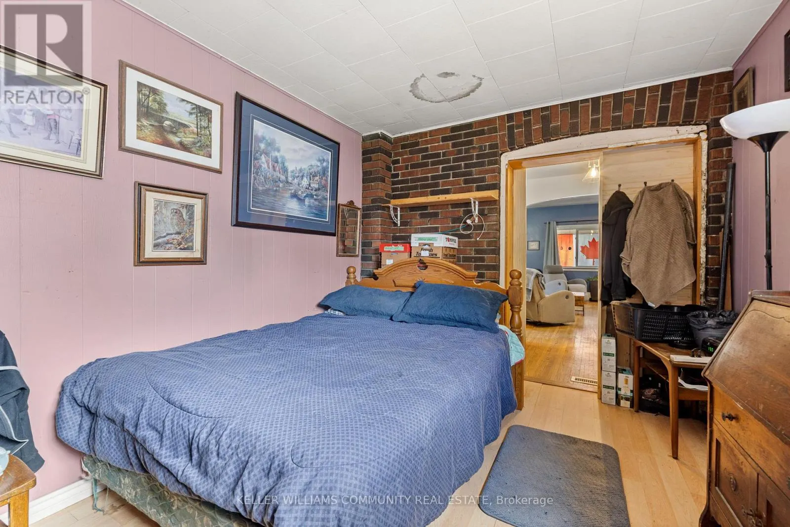 112 LANSDOWNE STREET W