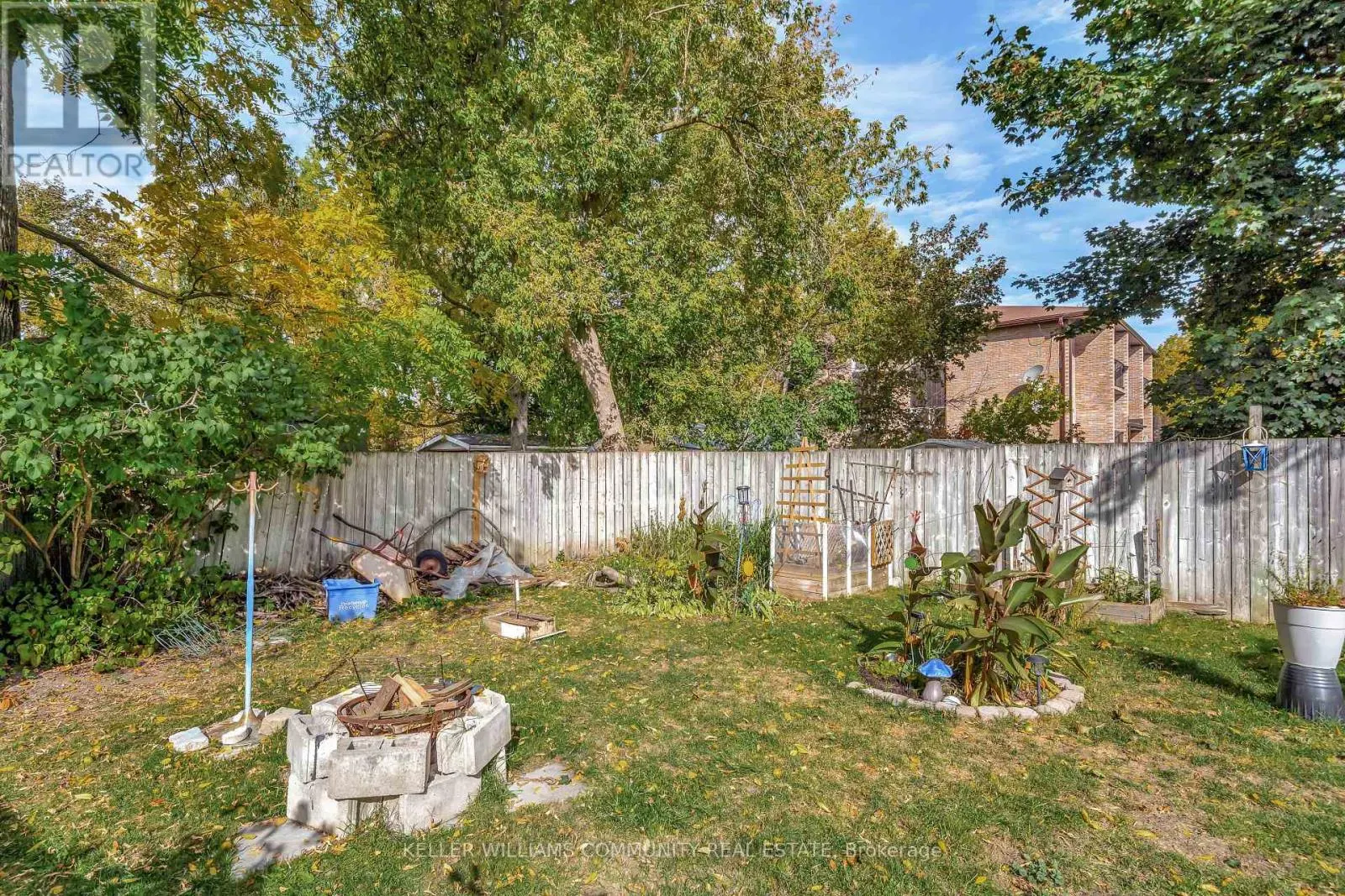 112 LANSDOWNE STREET W