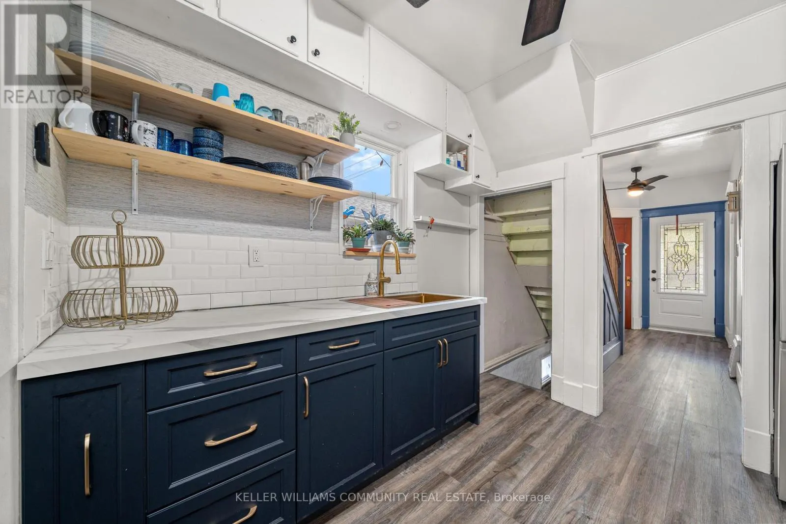 112 LANSDOWNE STREET W