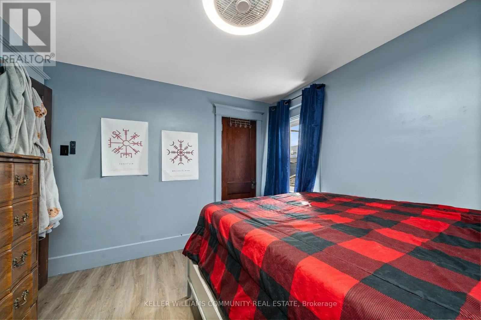 112 LANSDOWNE STREET W