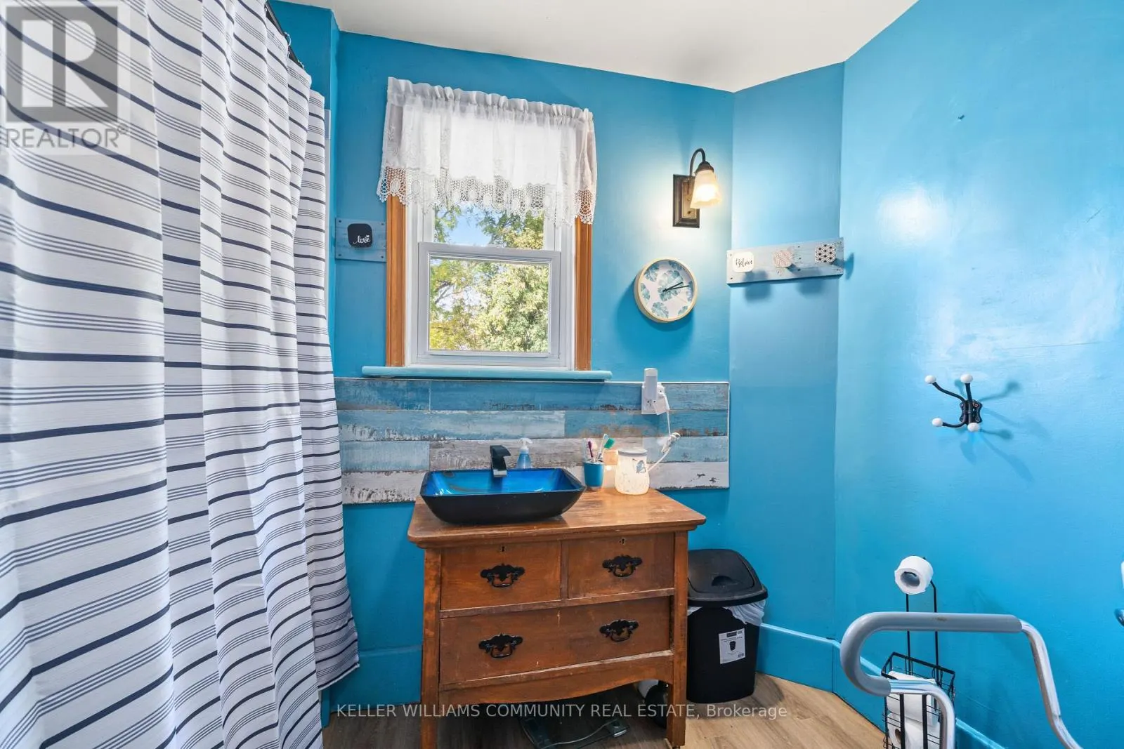 112 LANSDOWNE STREET W