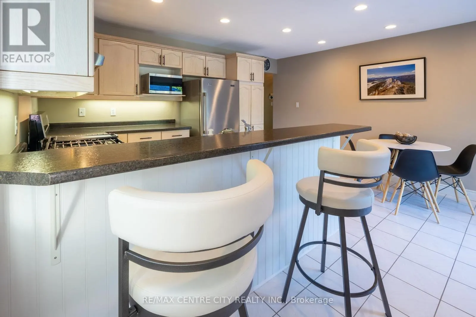 495 RIVERVIEW DRIVE