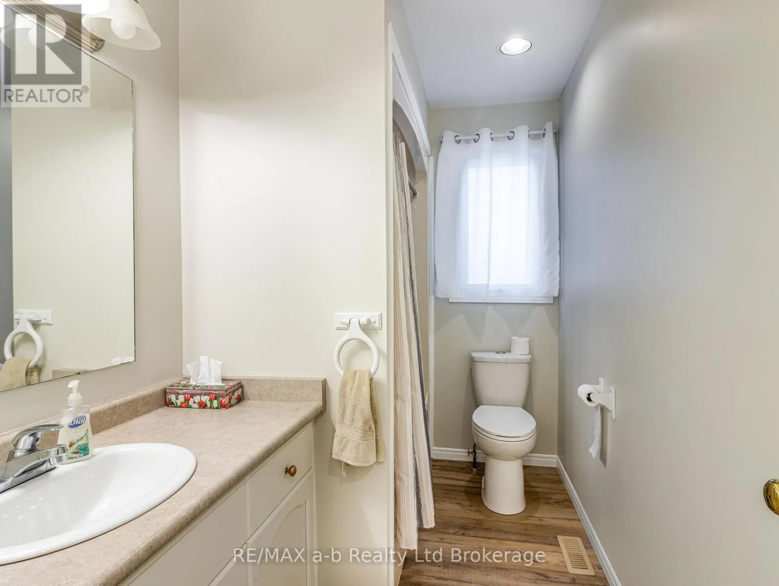 18 ORIOLE CRESCENT
