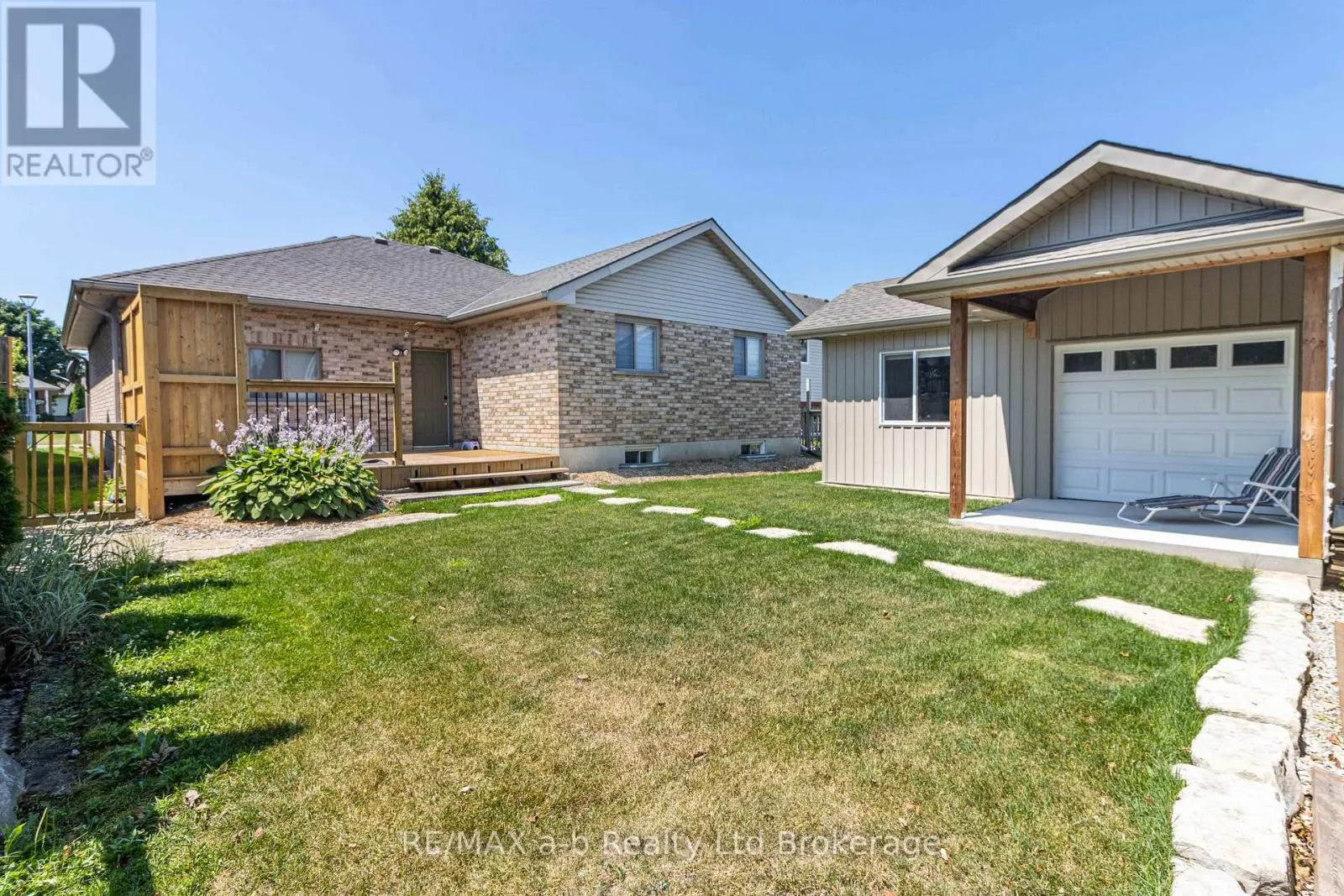 18 ORIOLE CRESCENT