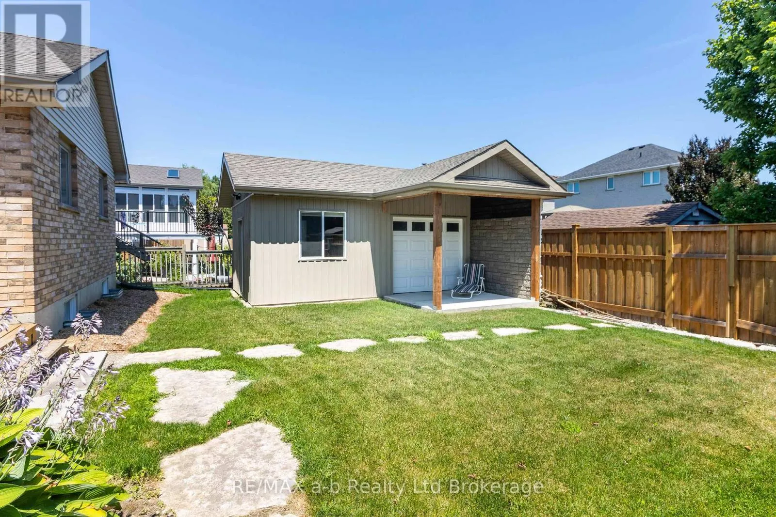18 ORIOLE CRESCENT