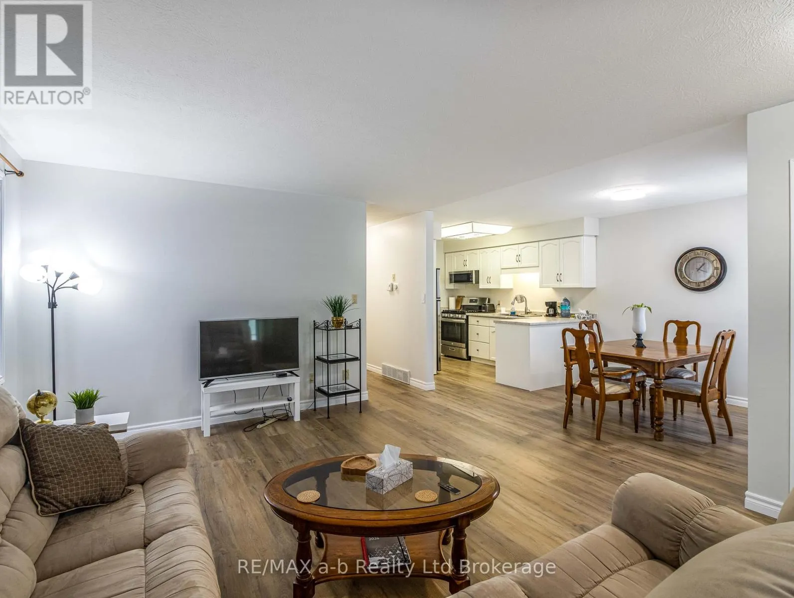 18 ORIOLE CRESCENT