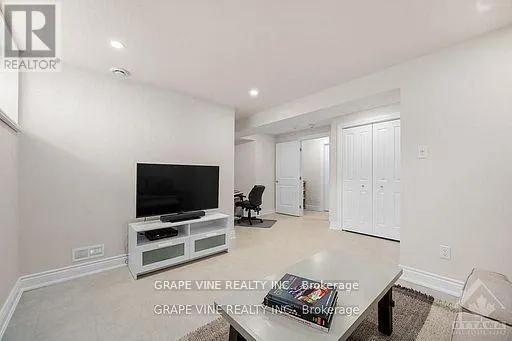 862 OAT STRAW WAY