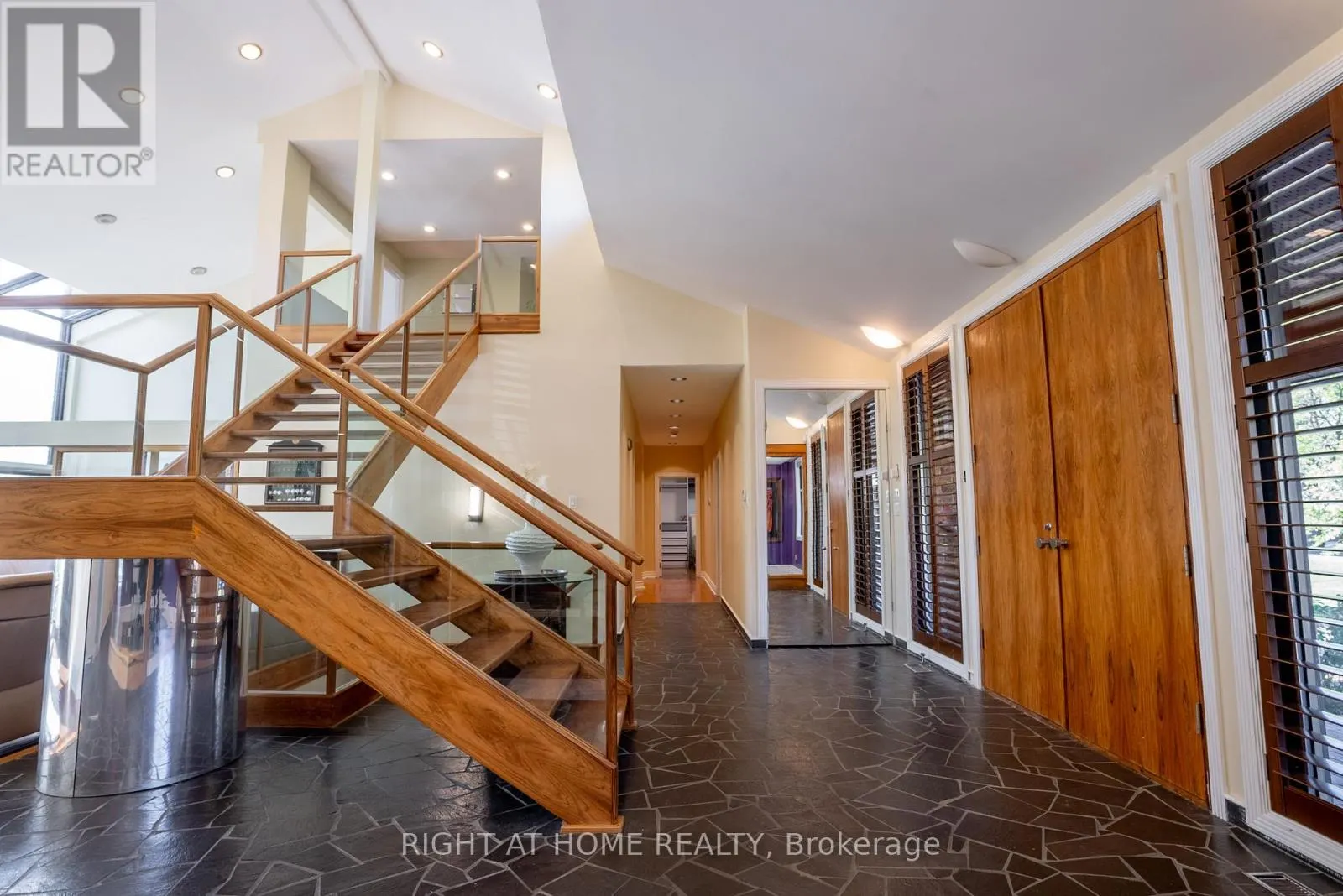 5 BURNT TREE COURT