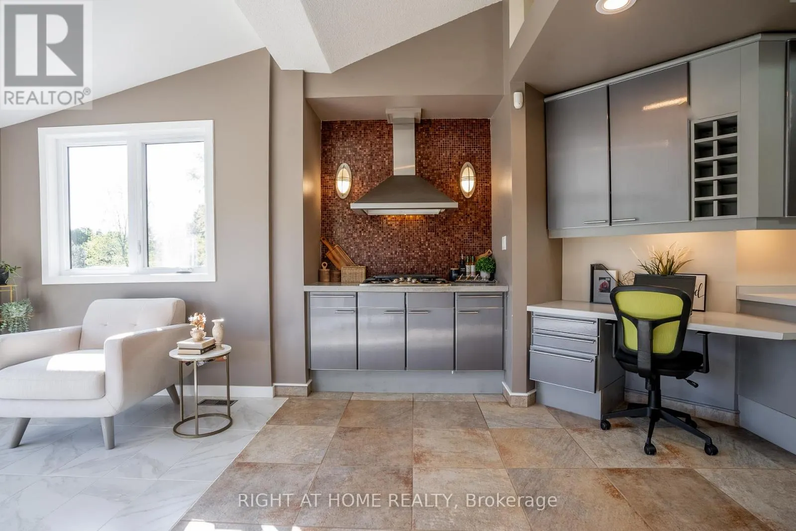 5 BURNT TREE COURT