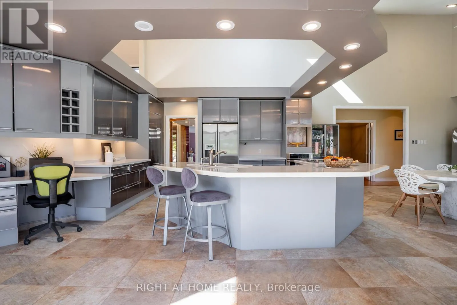 5 BURNT TREE COURT