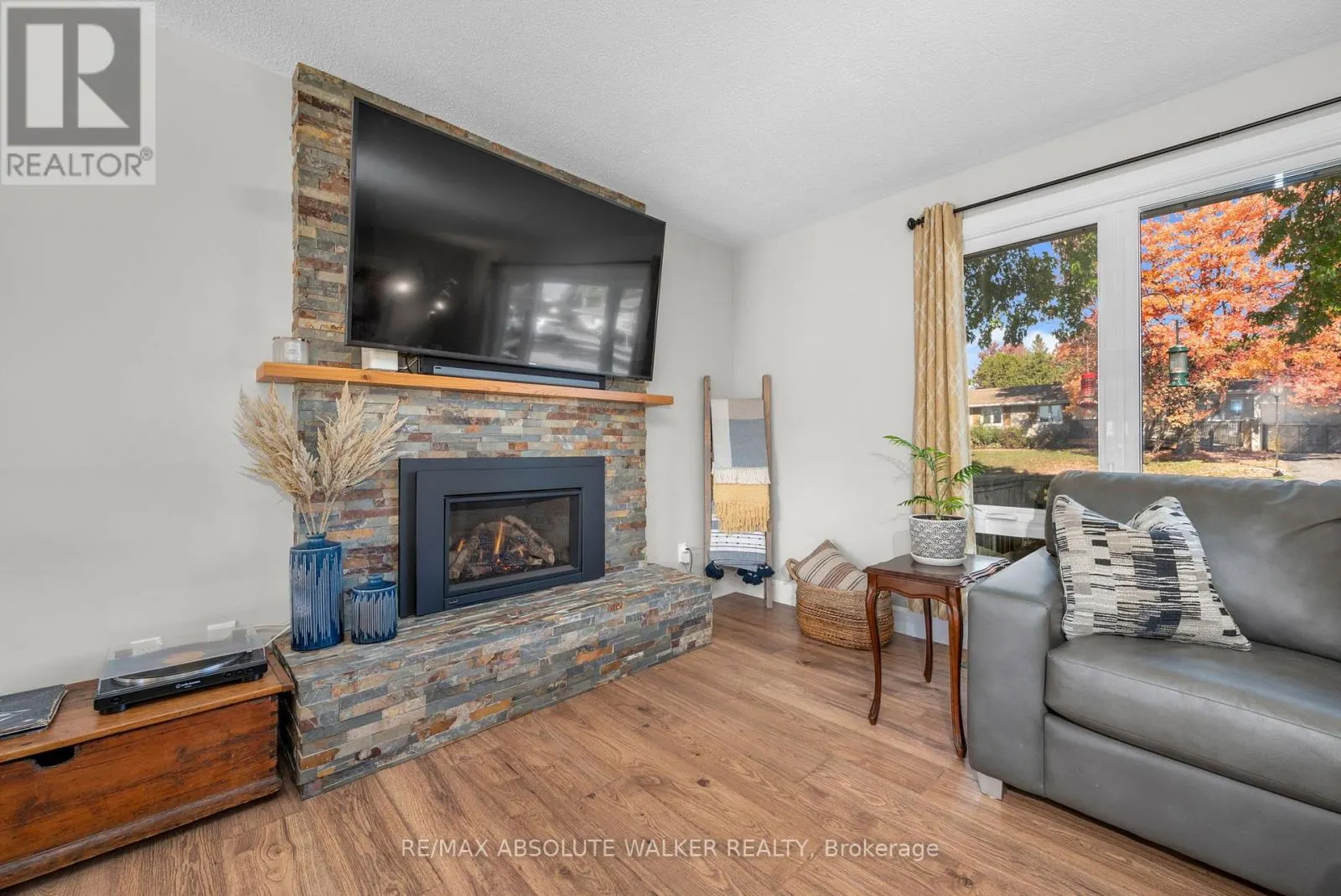 5298 HILLCREST DRIVE