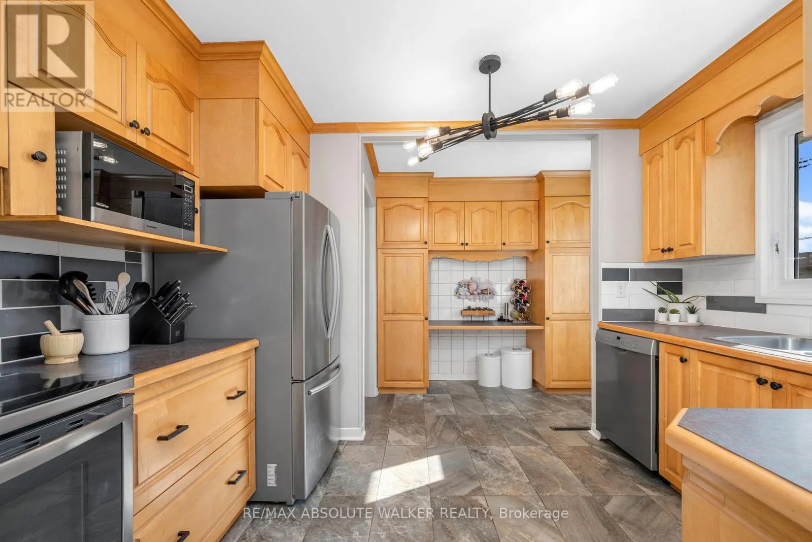 5298 HILLCREST DRIVE