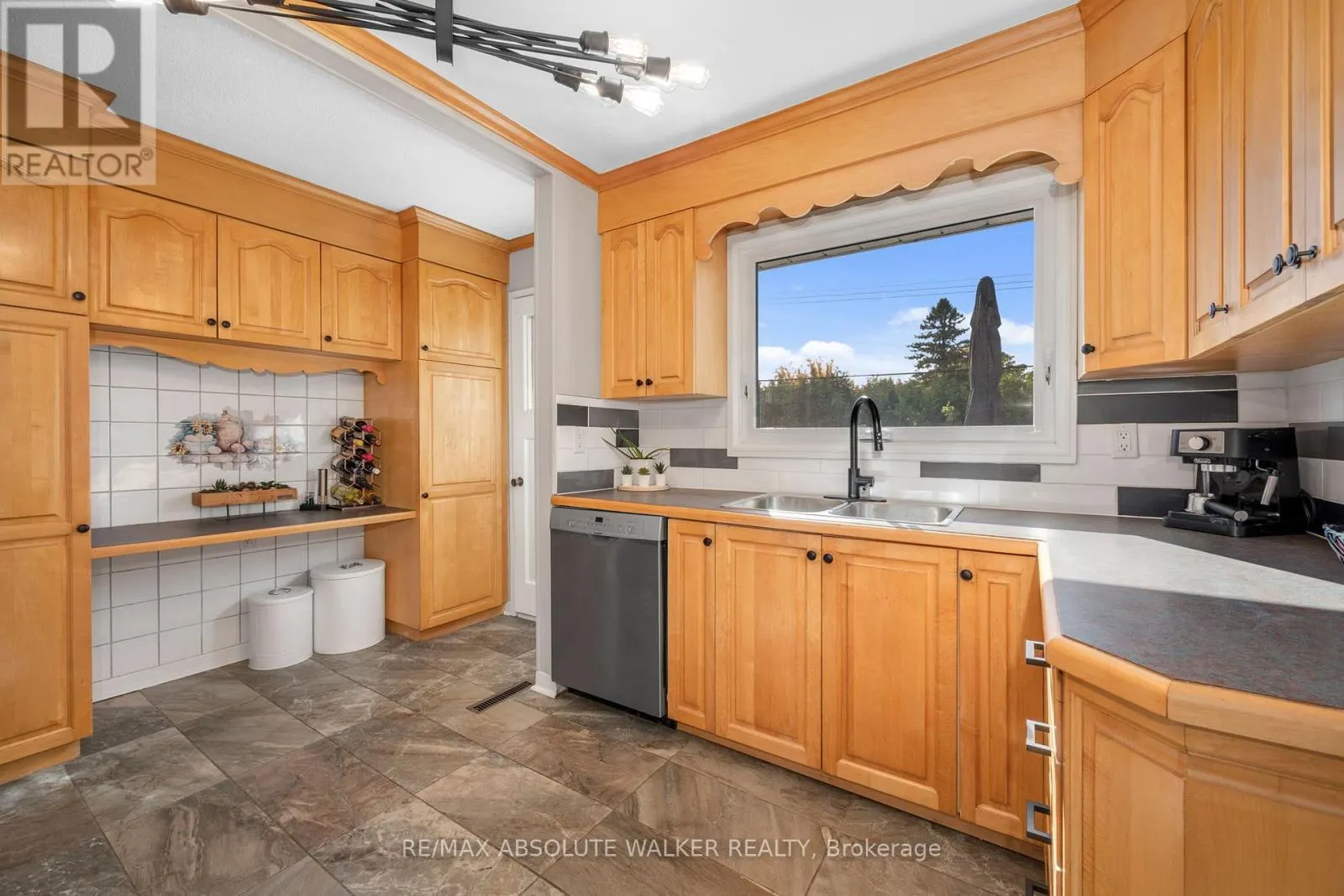 5298 HILLCREST DRIVE