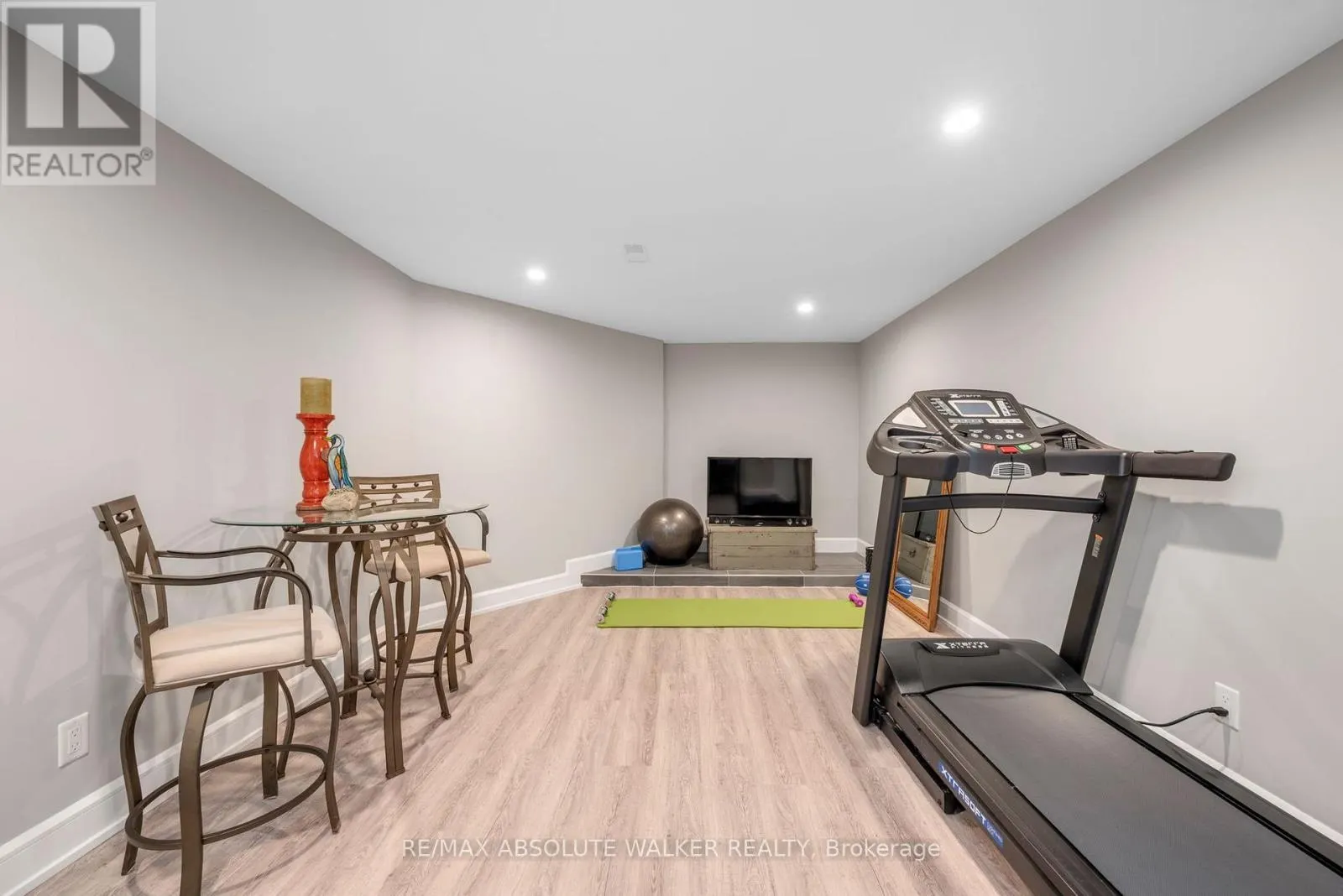 5298 HILLCREST DRIVE