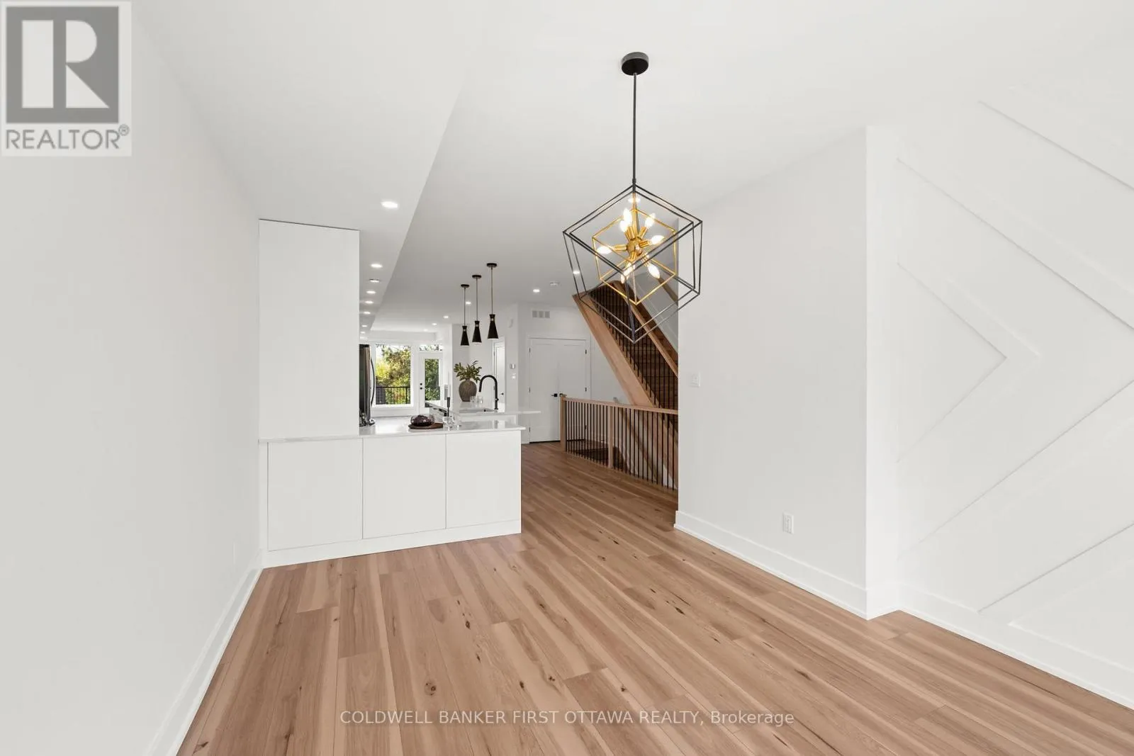 C - 238 LEBRETON STREET N
