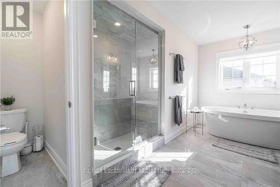 253 KINSMAN DRIVE