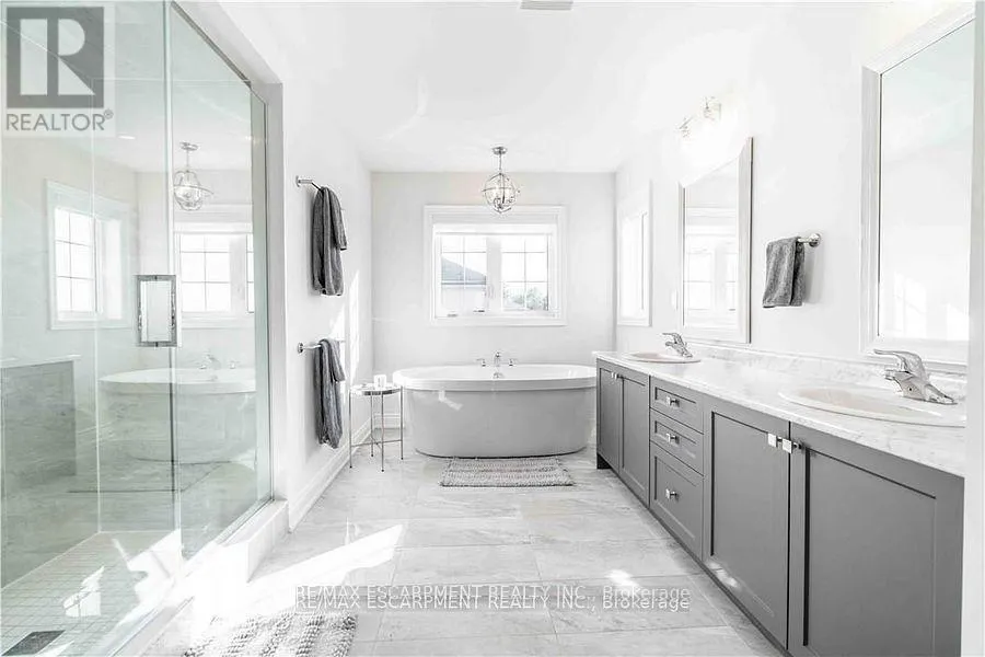 253 KINSMAN DRIVE