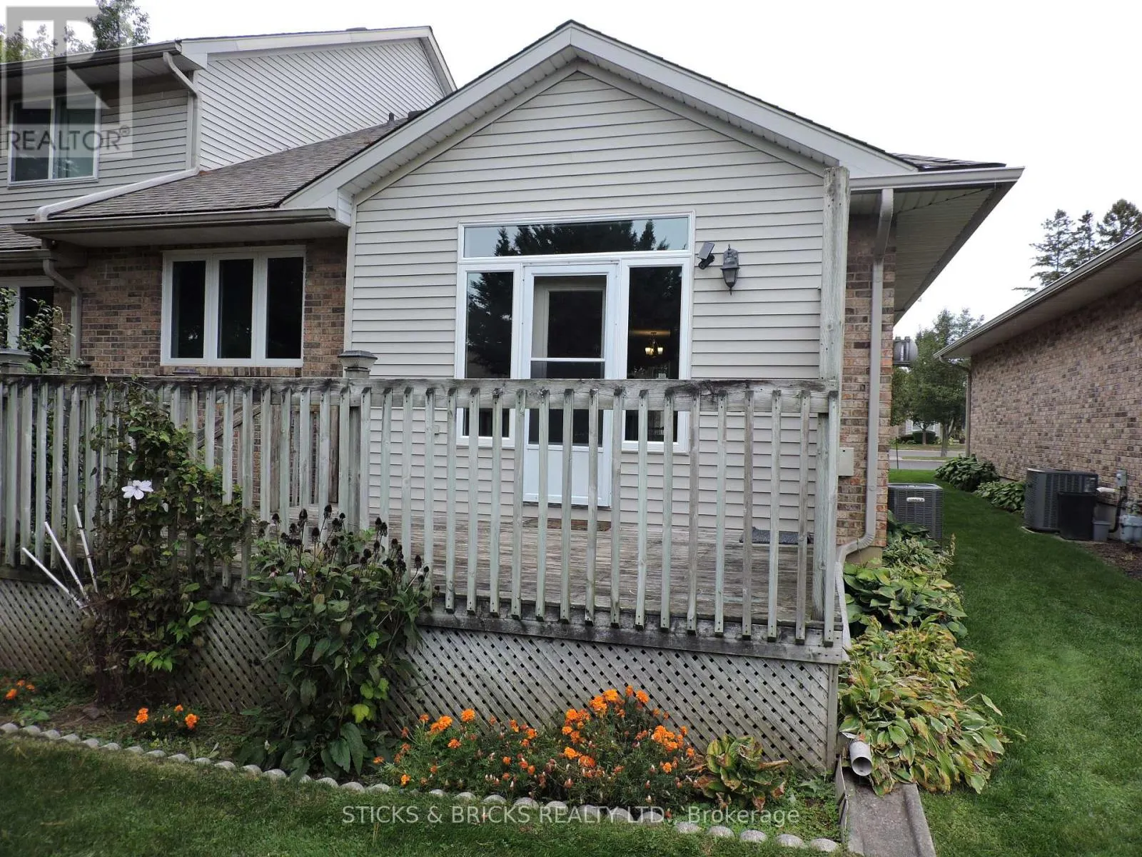 27 - 5070 DRUMMOND ROAD, #27