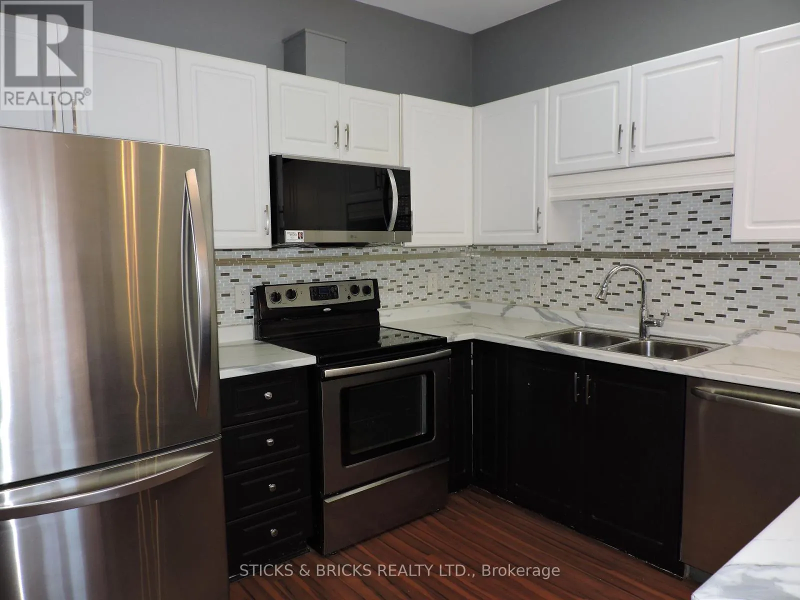 27 - 5070 DRUMMOND ROAD, #27