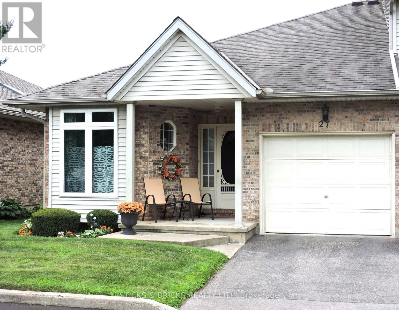 27 - 5070 DRUMMOND ROAD, #27
