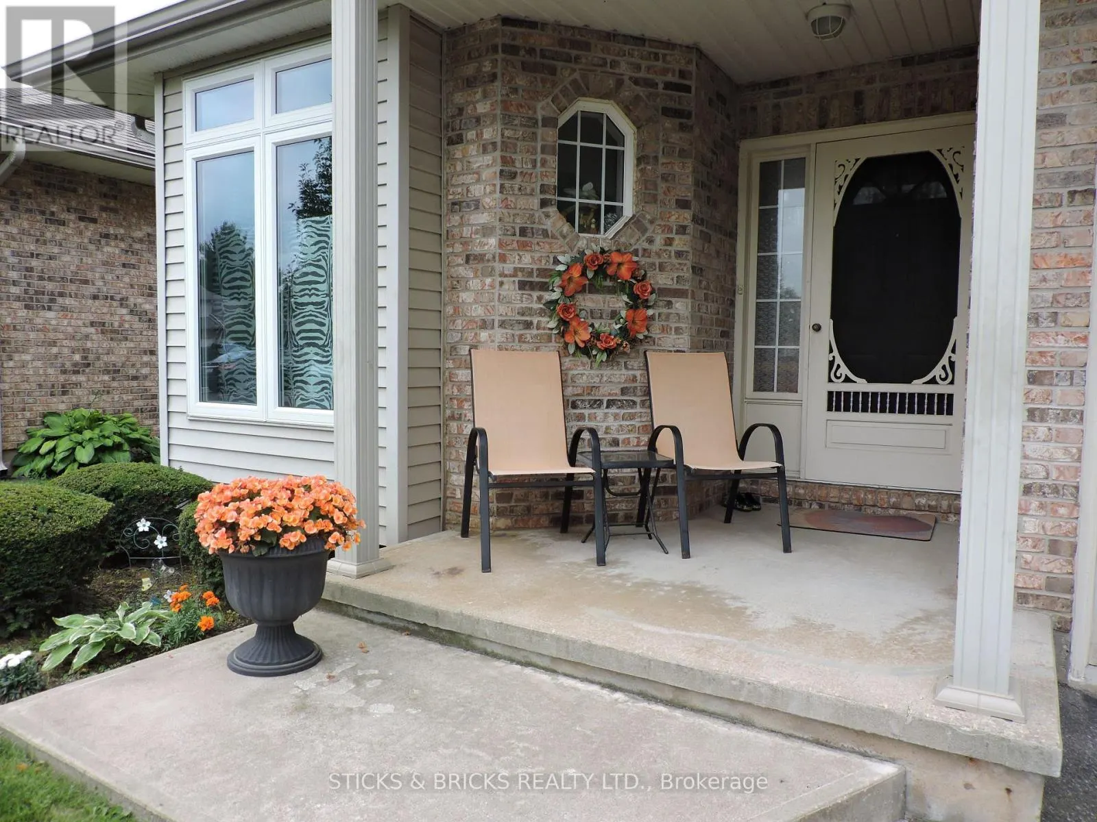 27 - 5070 DRUMMOND ROAD, #27