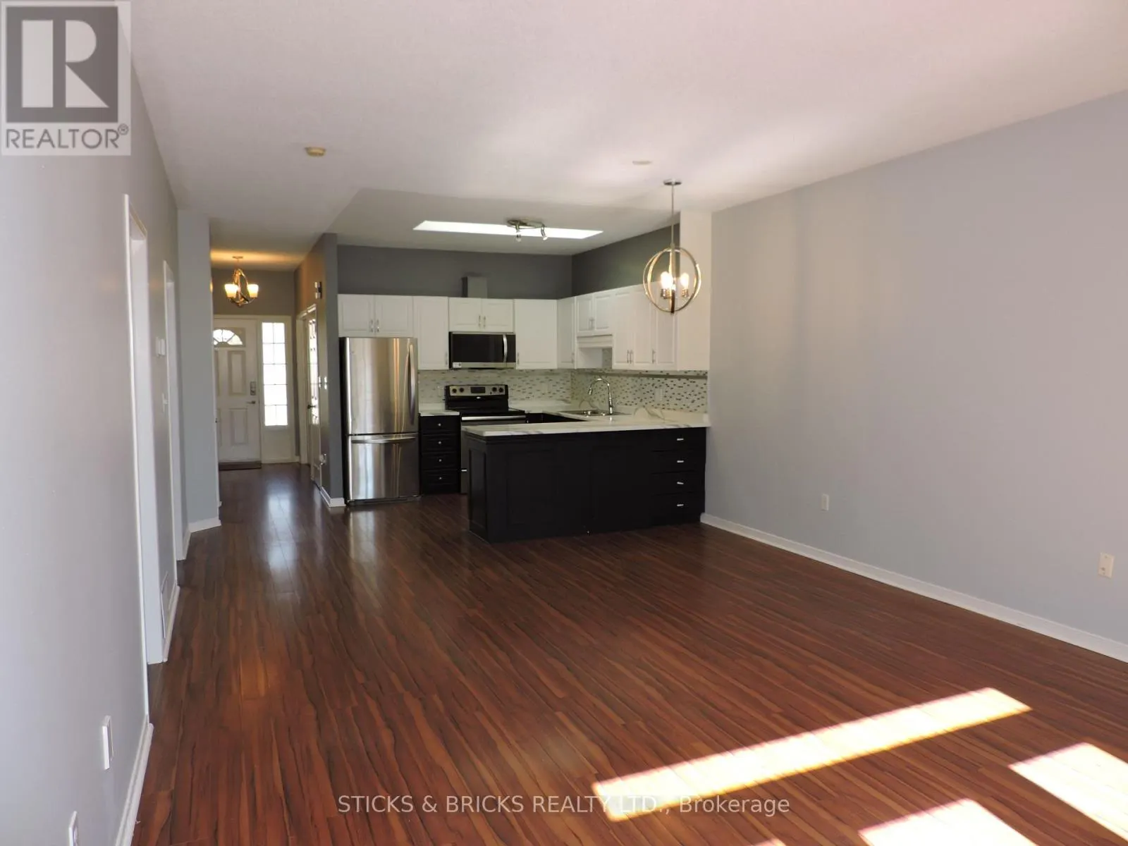 27 - 5070 DRUMMOND ROAD, #27