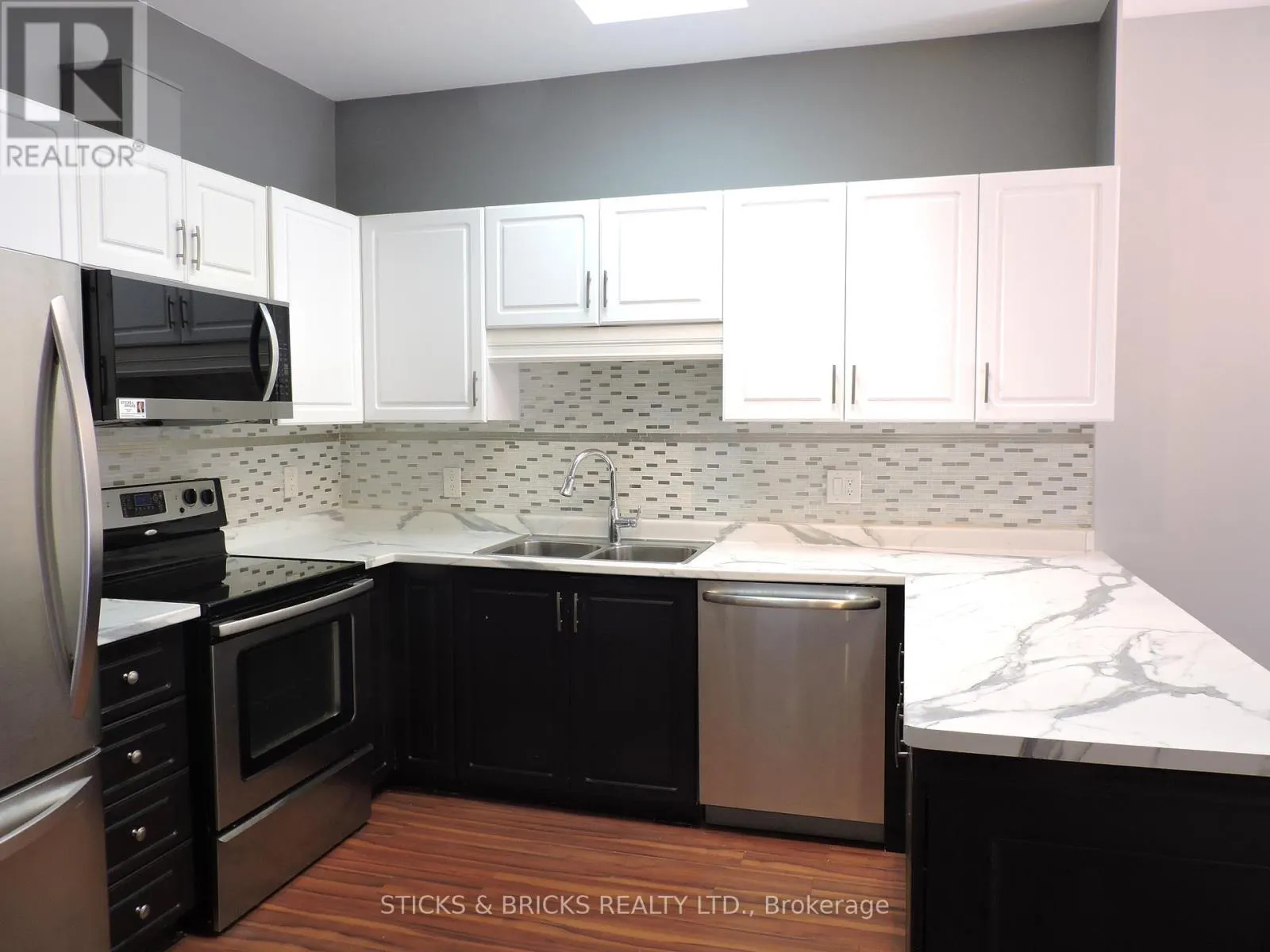 27 - 5070 DRUMMOND ROAD, #27