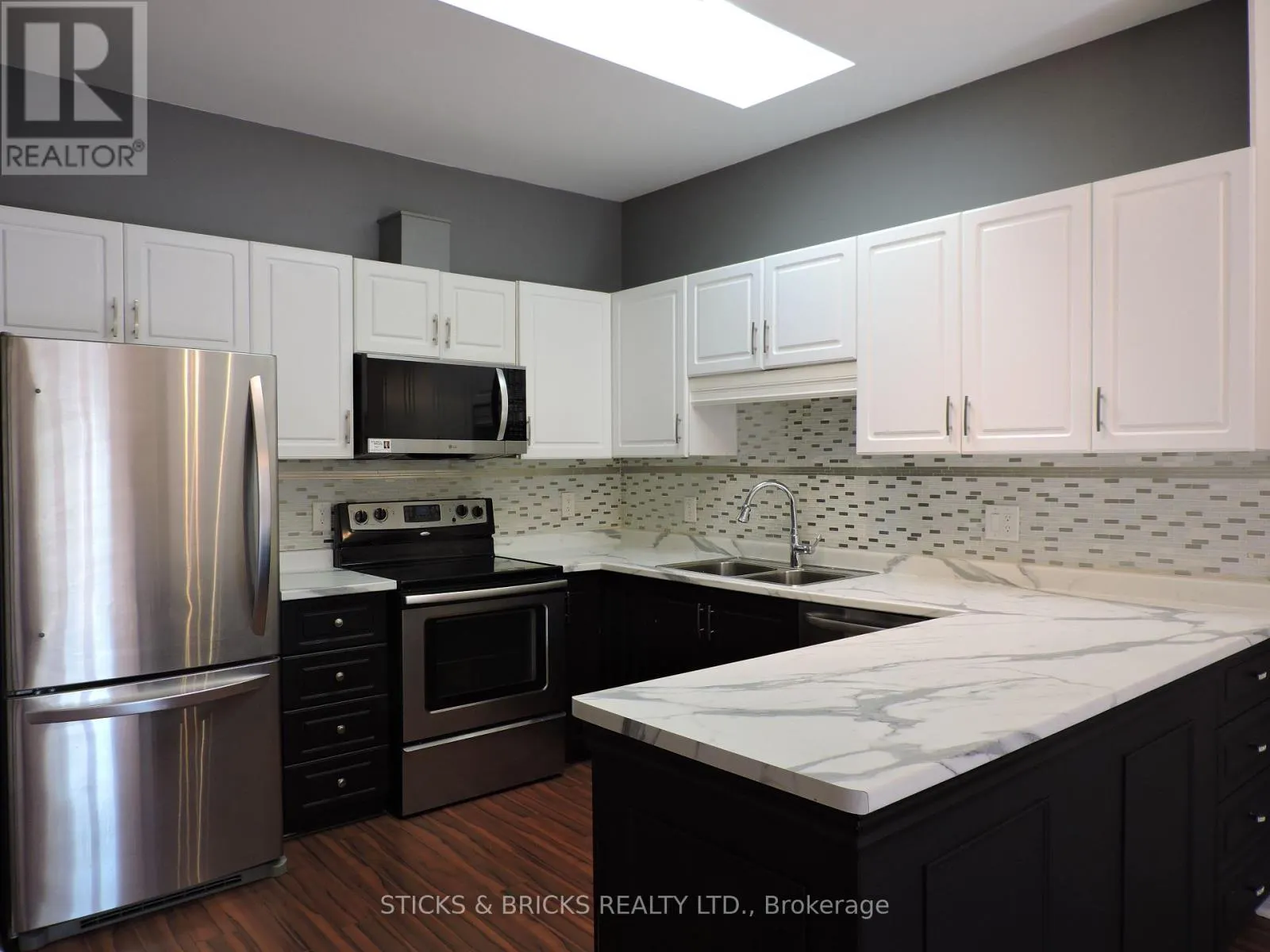 27 - 5070 DRUMMOND ROAD, #27