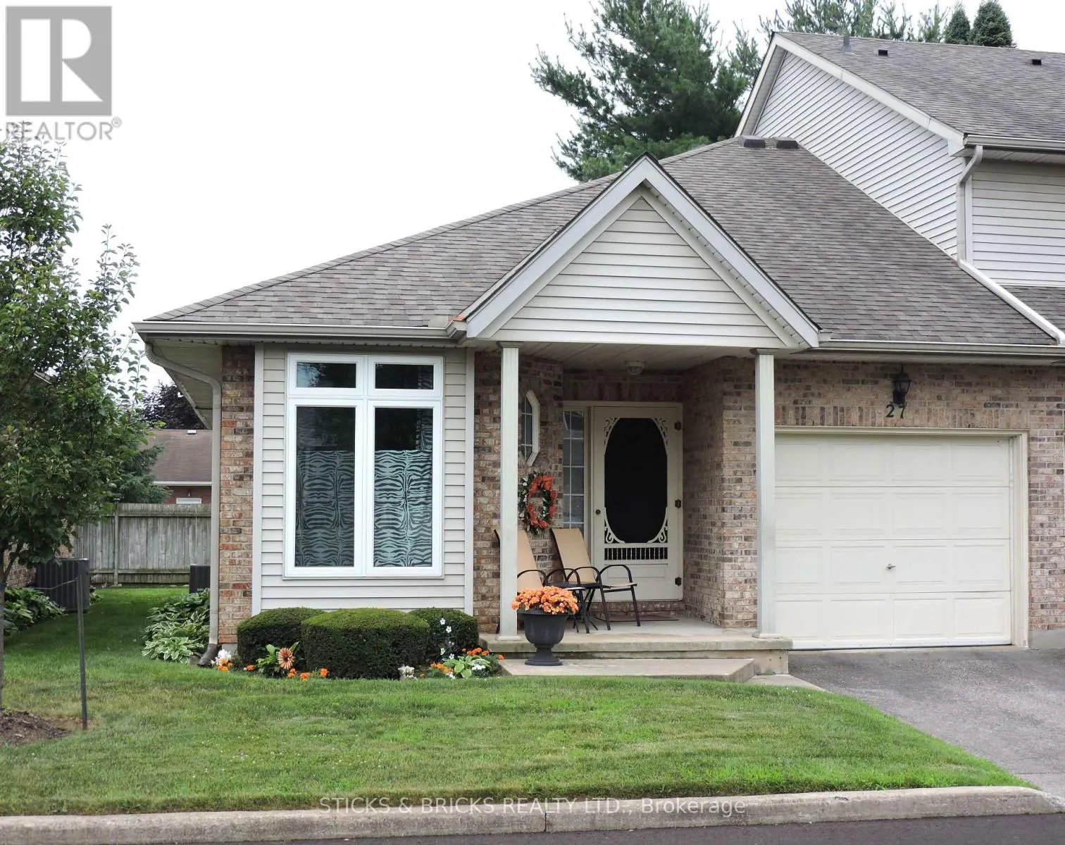 27 - 5070 DRUMMOND ROAD, #27
