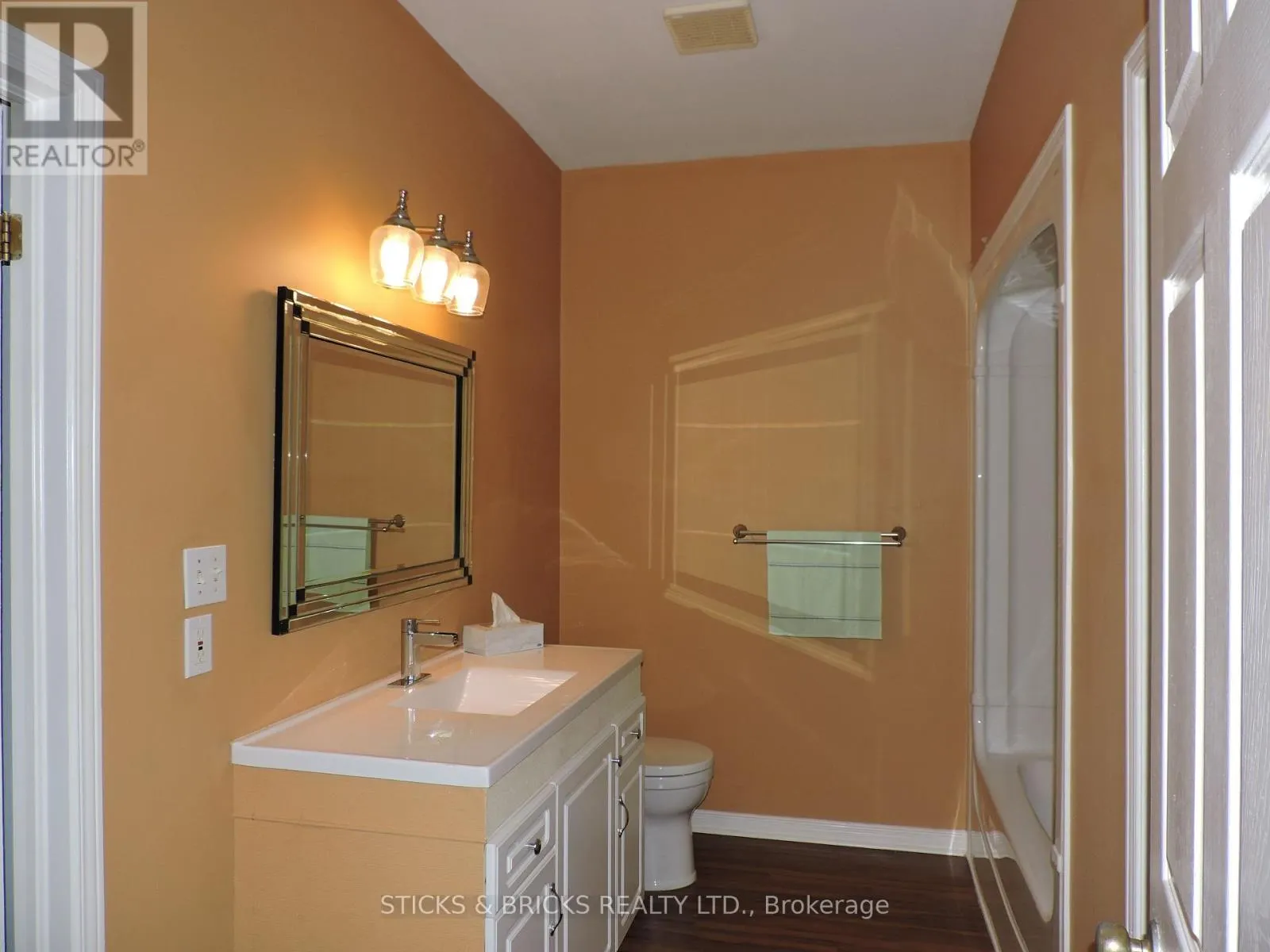 27 - 5070 DRUMMOND ROAD, #27
