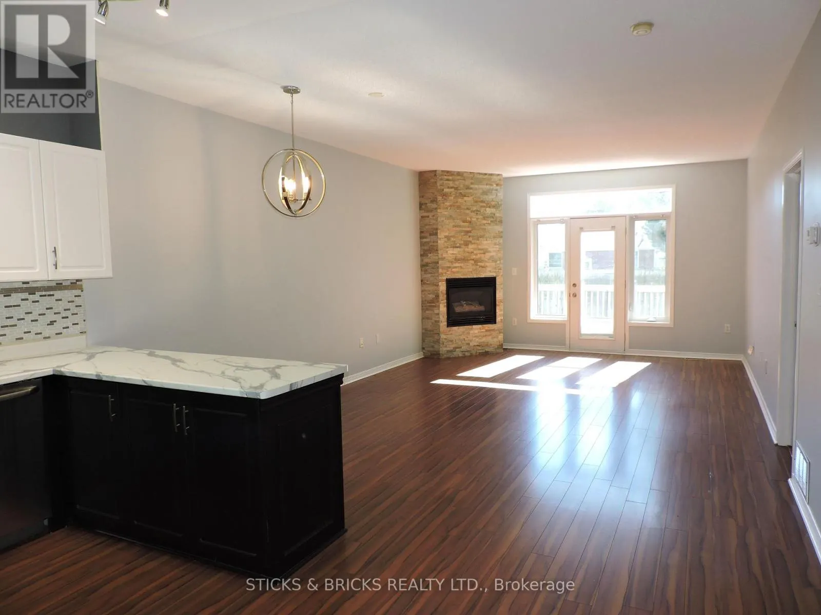 27 - 5070 DRUMMOND ROAD, #27