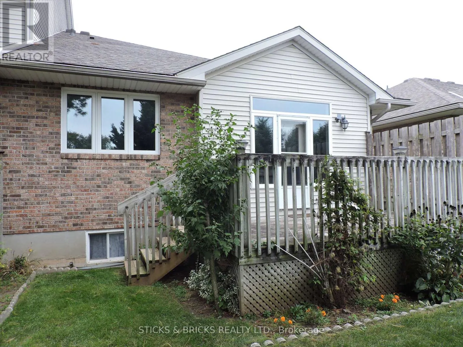 27 - 5070 DRUMMOND ROAD, #27