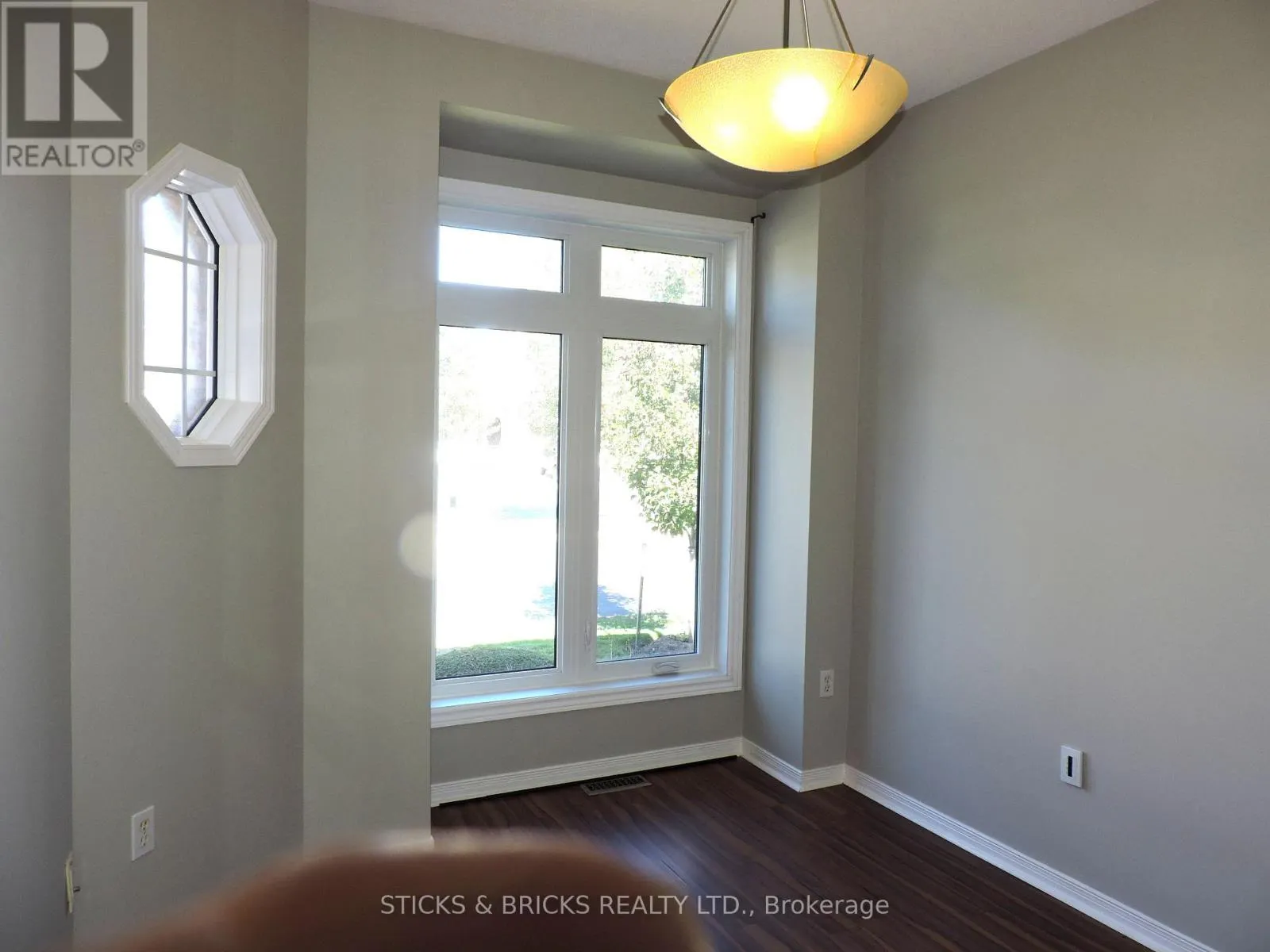 27 - 5070 DRUMMOND ROAD, #27
