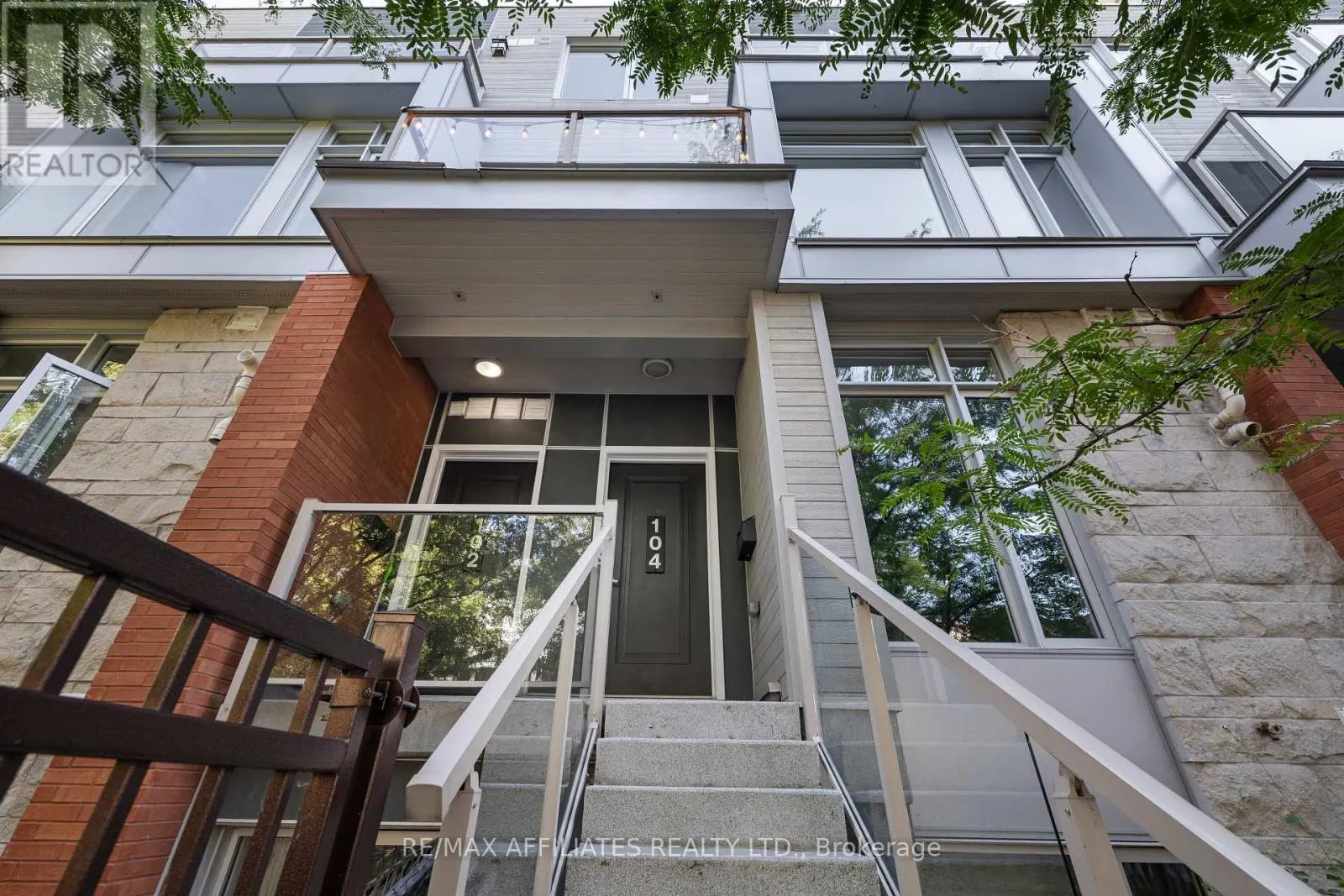 104 HOLMWOOD AVENUE