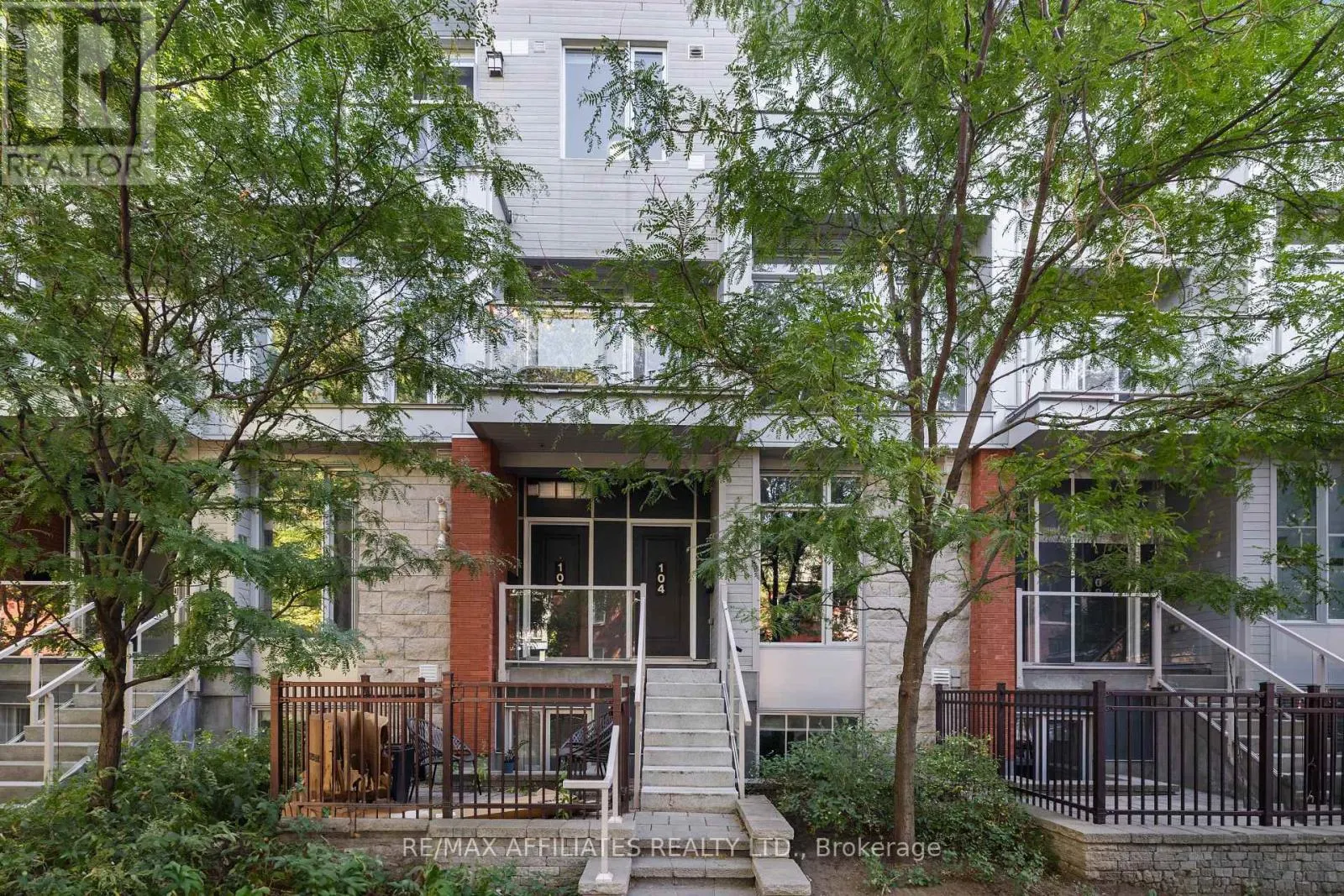 104 HOLMWOOD AVENUE