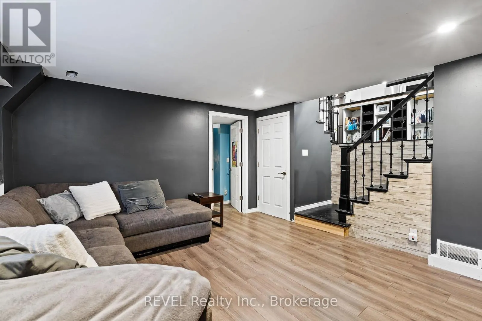 52 SANDRA CRESCENT
