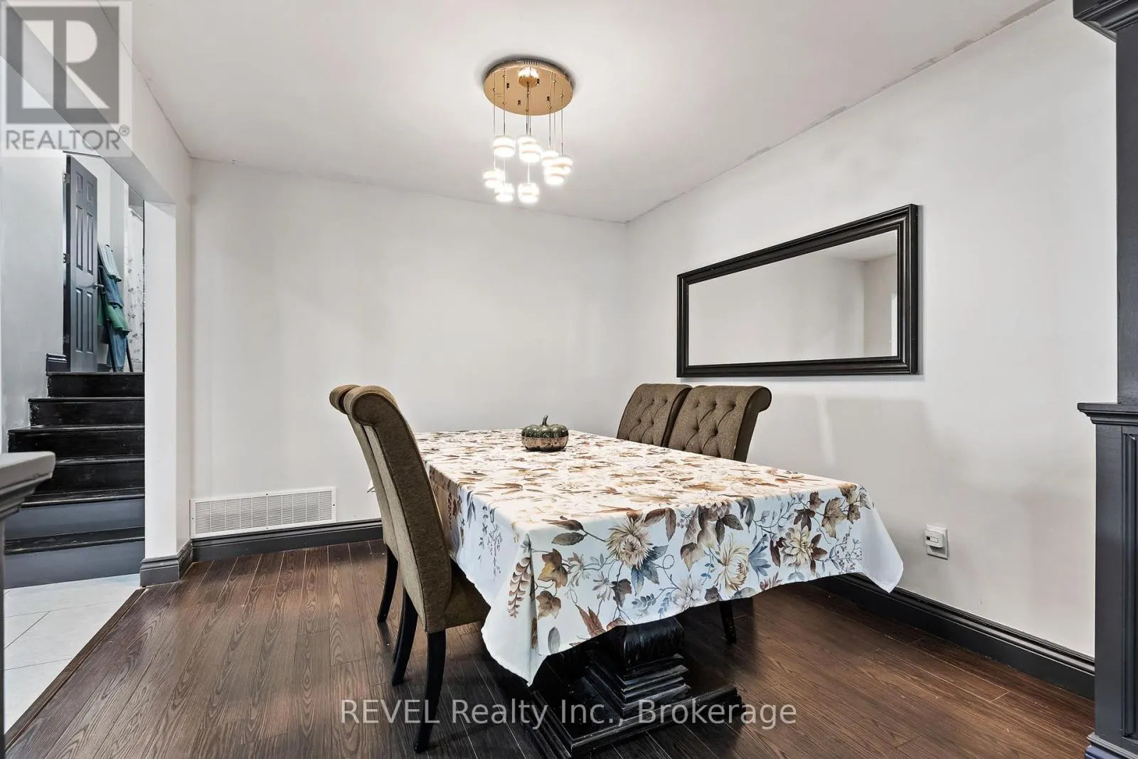 52 SANDRA CRESCENT