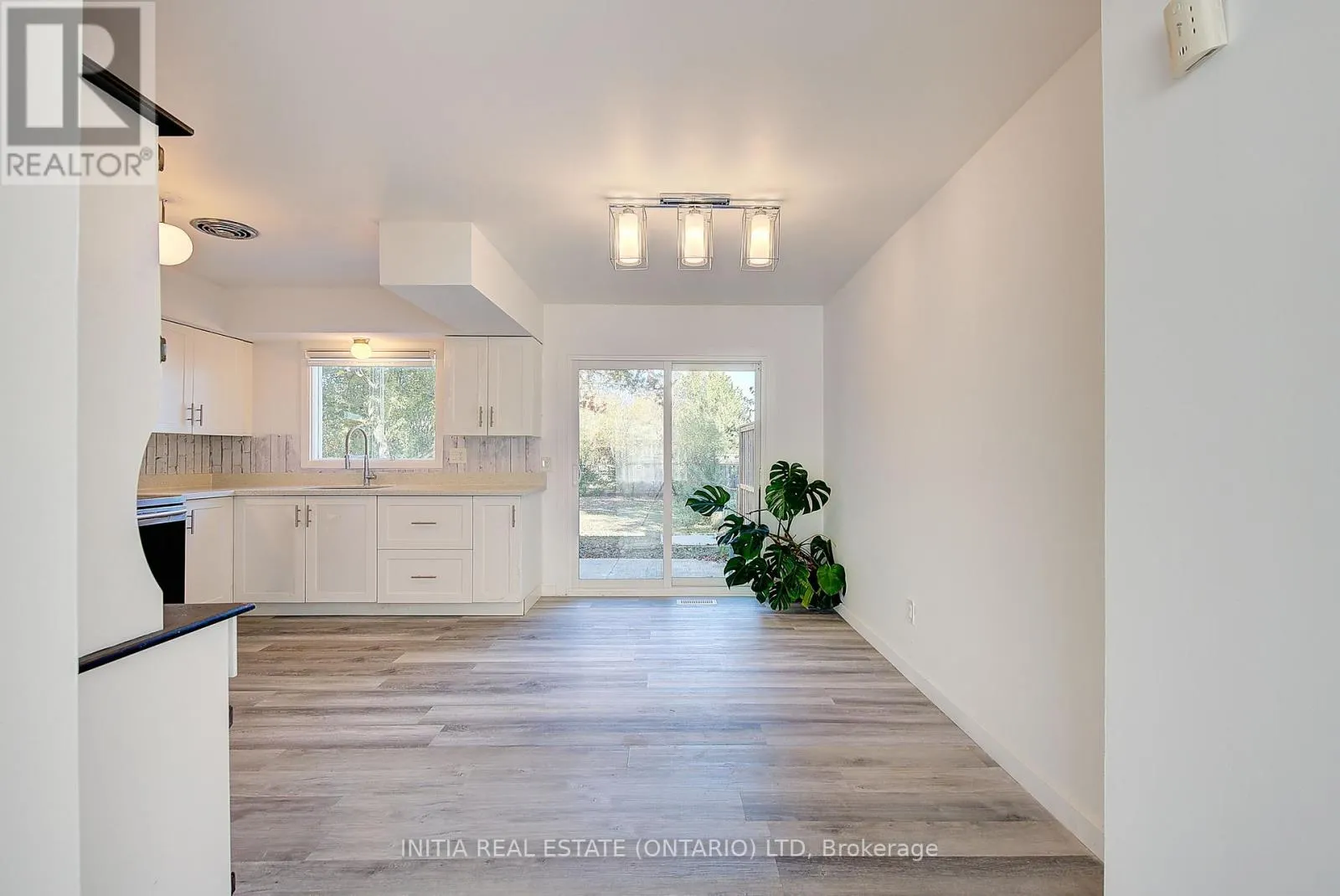 1407 JALNA BOULEVARD