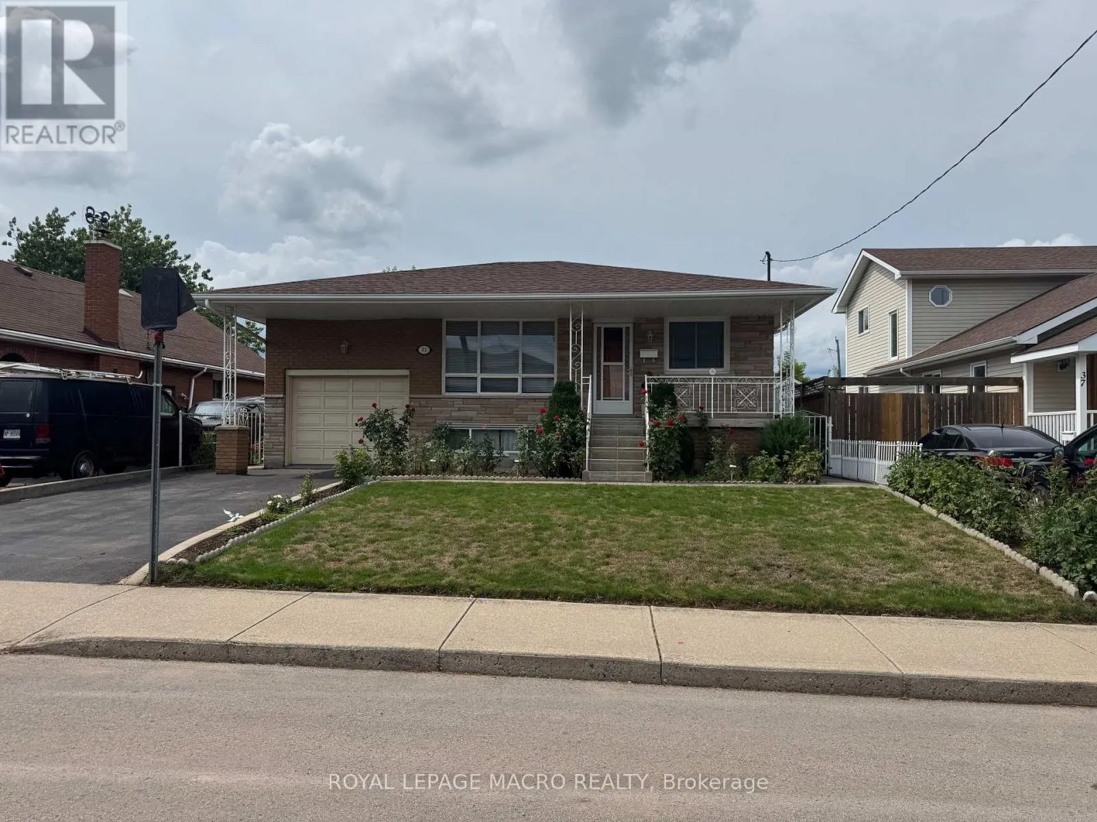 31 ADAIR AVENUE N